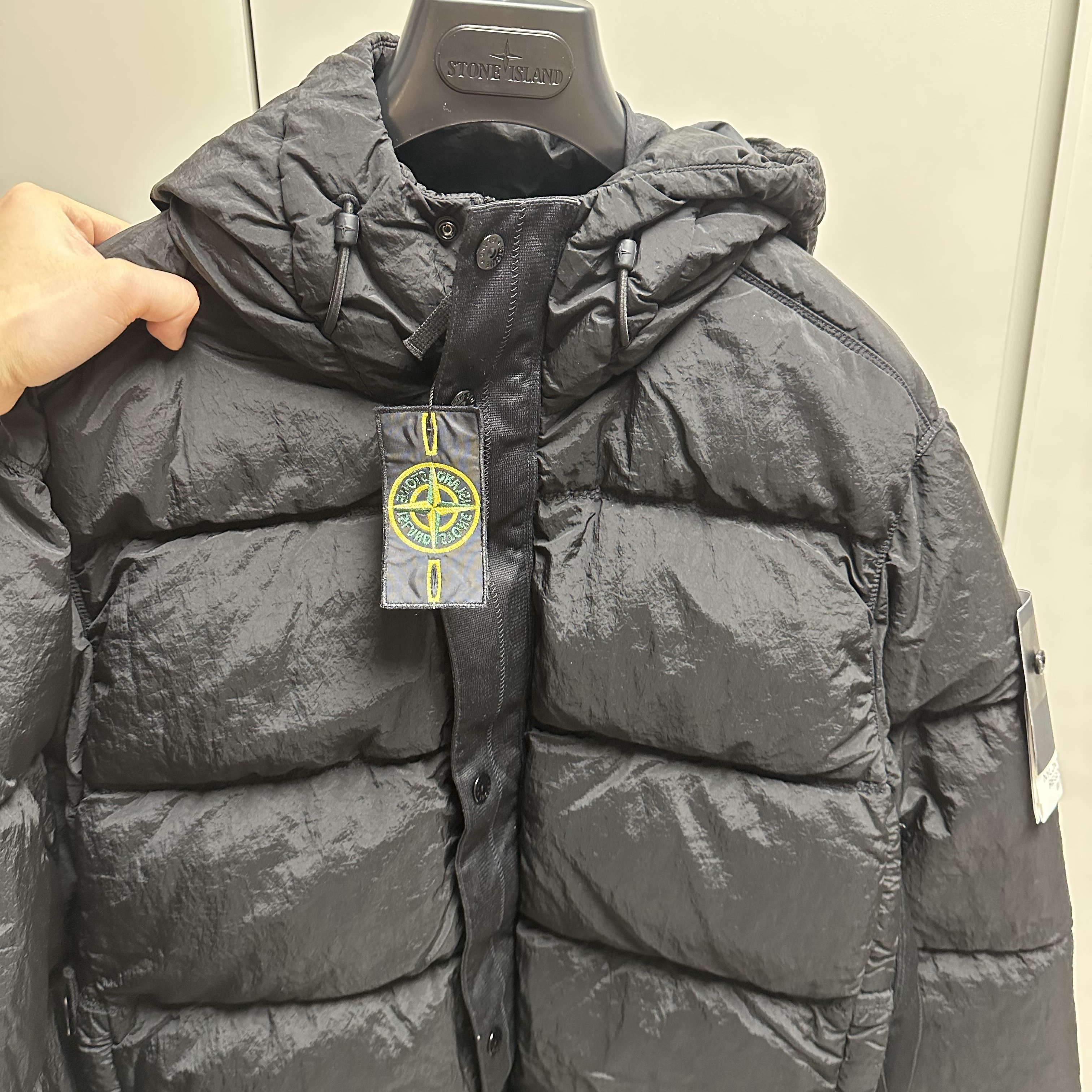 Stone Island 41419 Nylon Metal Econyl Hooded Down Jacket Anti Drop Black - 24FW 착용 스타일