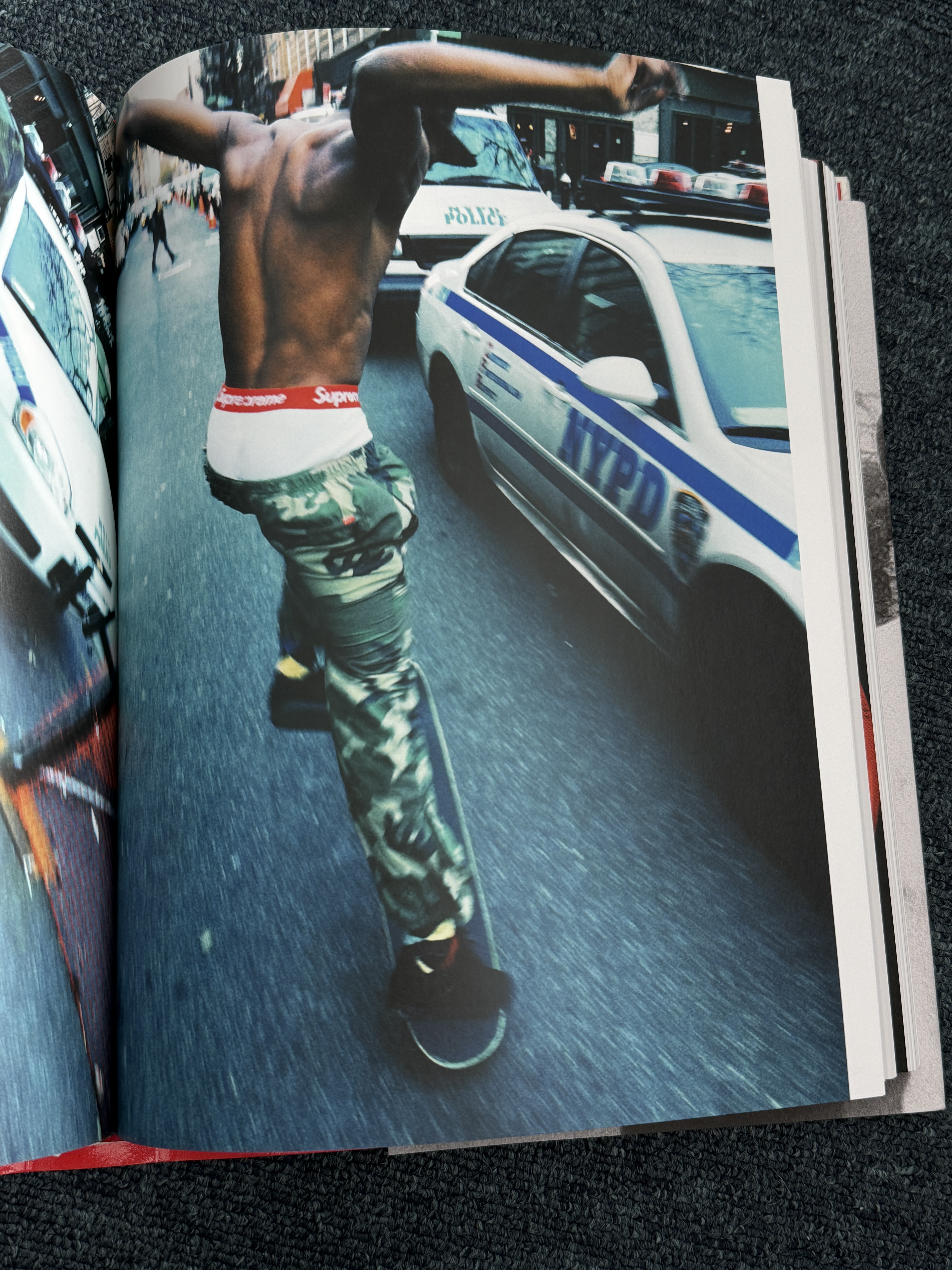 Supreme Vol.2 Book White - 19FW 착용 스타일 - 4