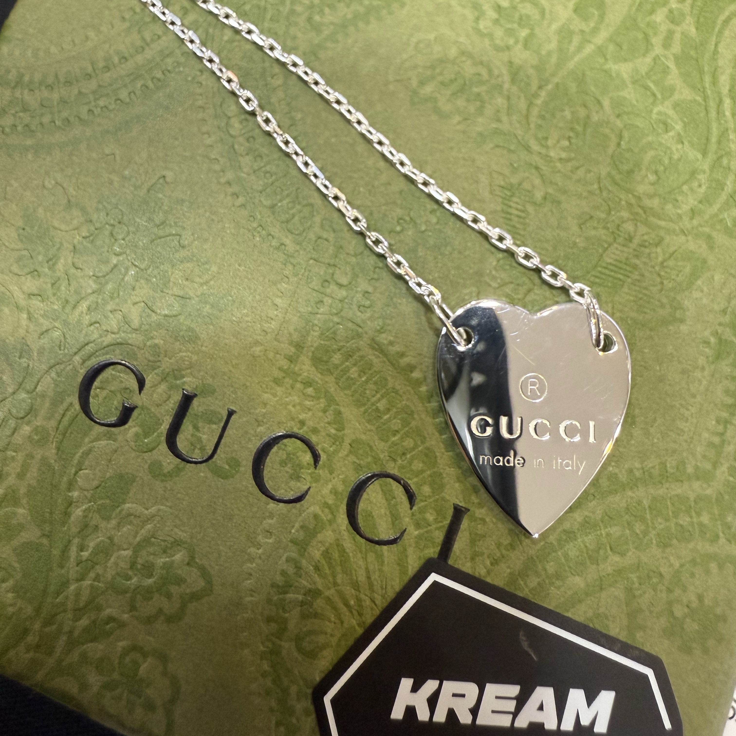 Gucci Trademark Heart Pendant Necklace Silver 착용 스타일 - 2