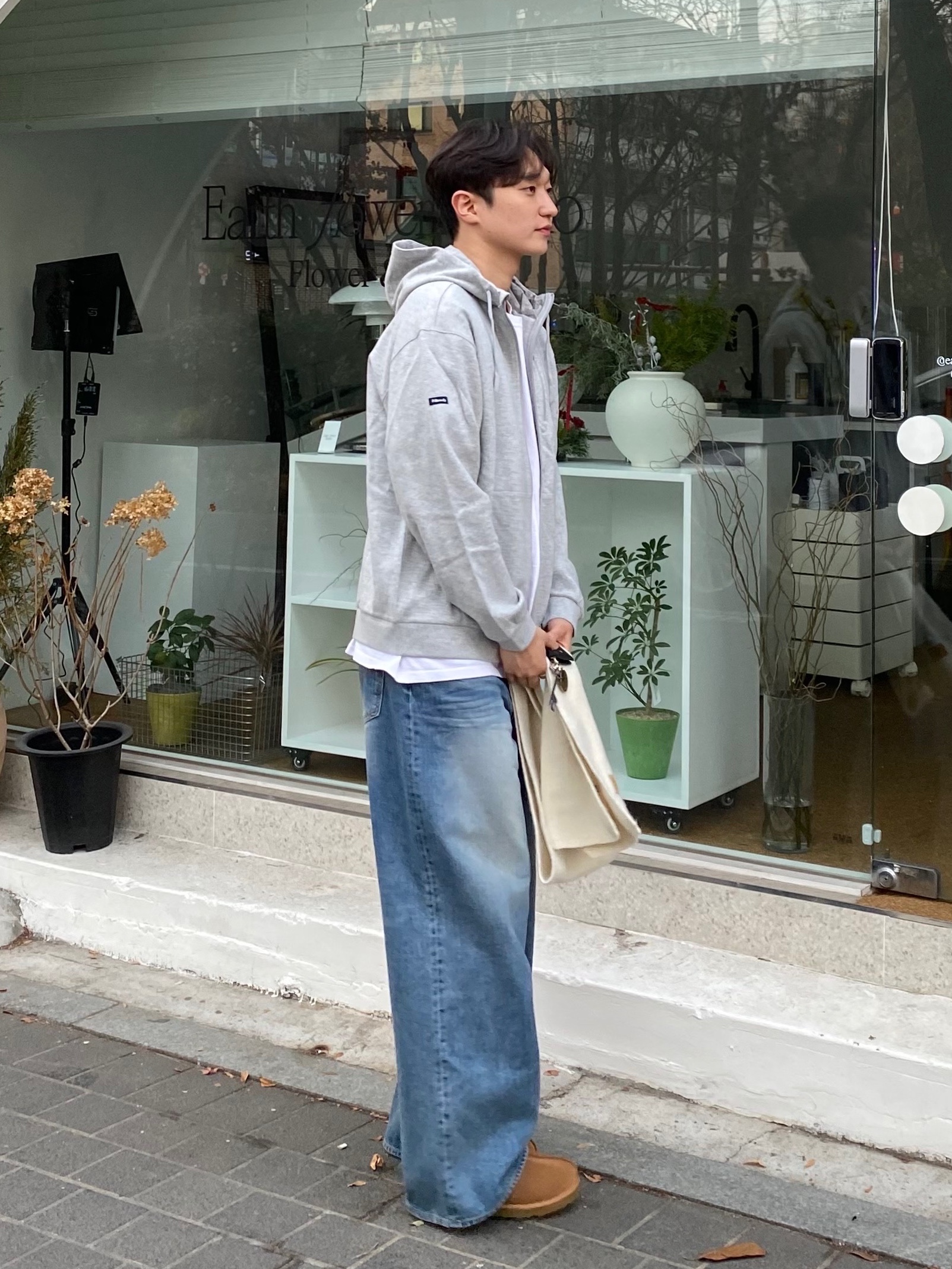 UGG Tasman Slipper Chestnut, STU X MIZUNO Stu Logo Embroidery Denim Pants Mid Blue 착용 스타일 - 2