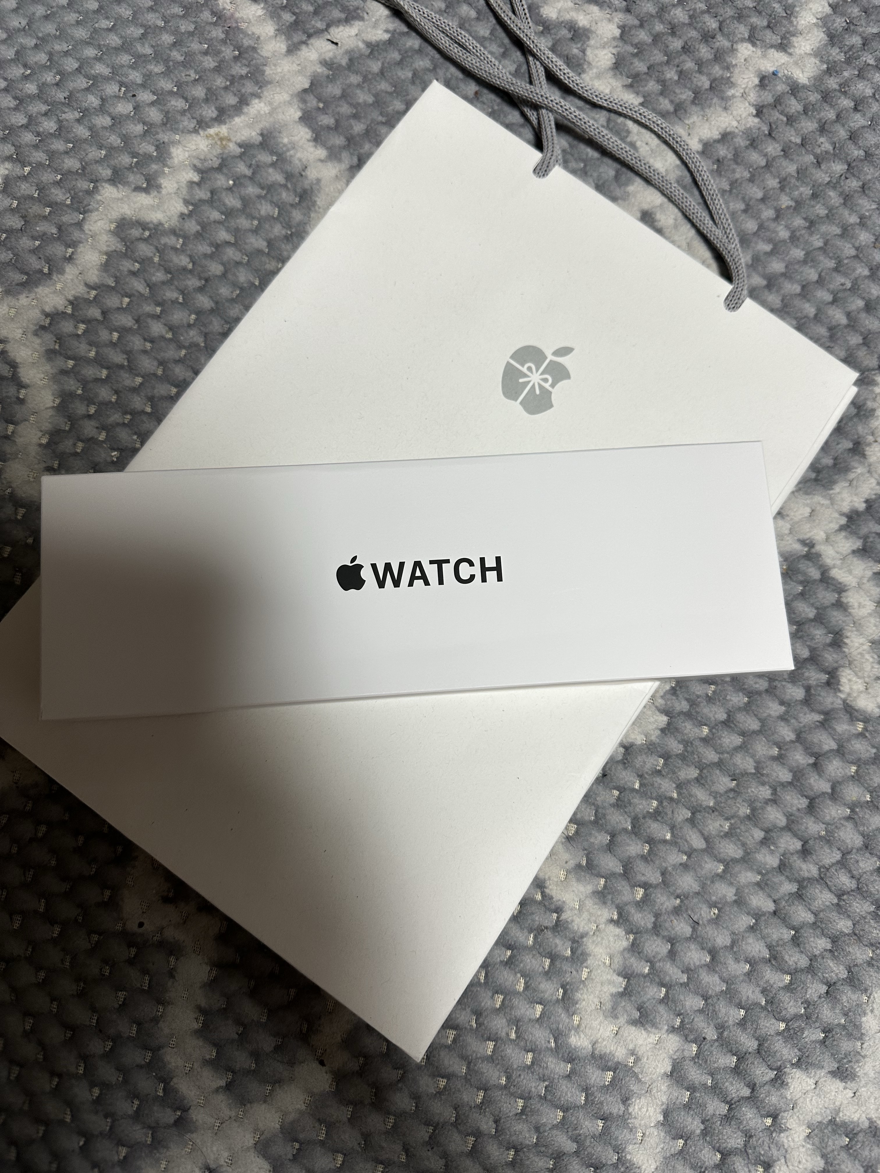 Apple Watch SE 2023 44mm GPS Starlight Aluminium Case with Sport Band M/L Starlight (Korean Ver.) 착용 스타일 - 1