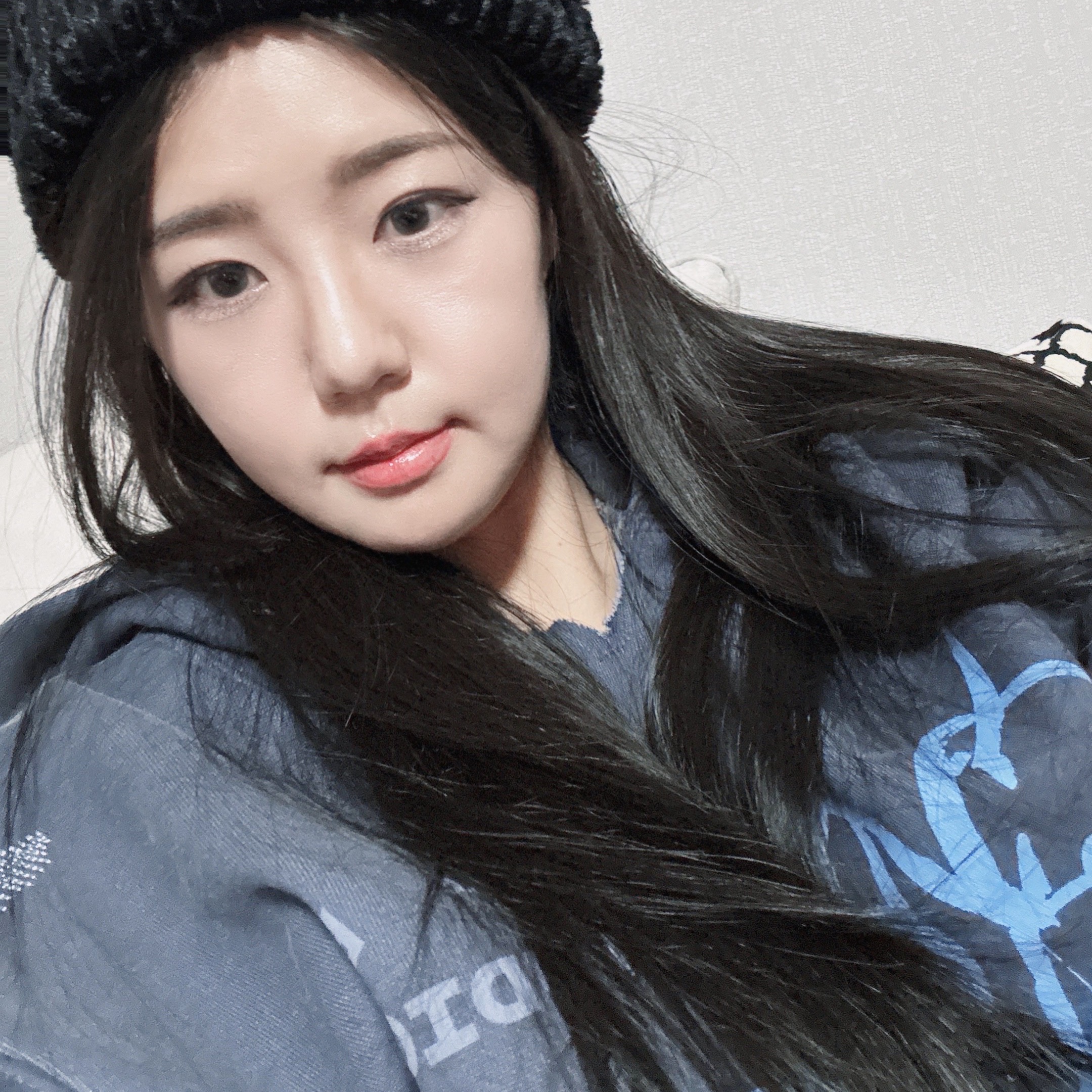 IAB Studio x Arcane Jinx Hoodie Washed Navy Sky Blue 착용 스타일
