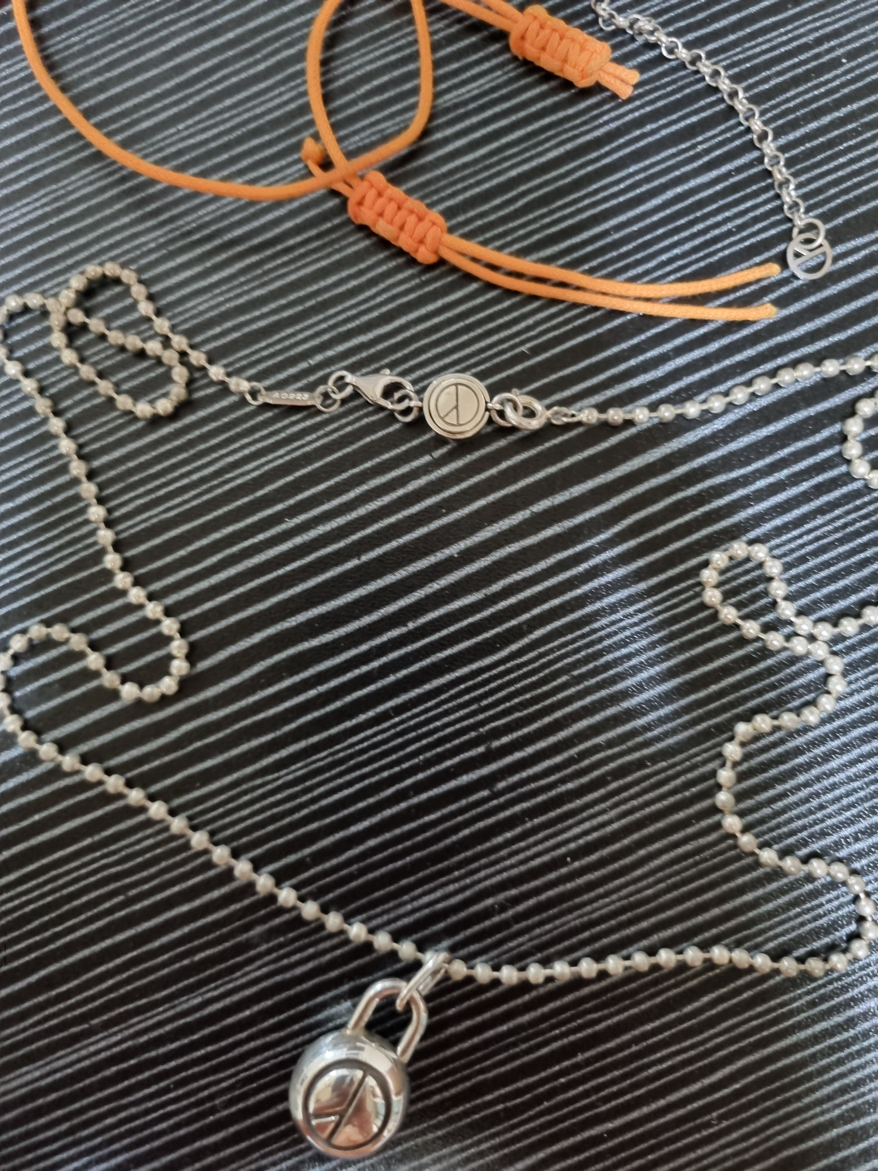 Peaceminusone Necklace & Bracelet Set #1 Orange 착용 스타일