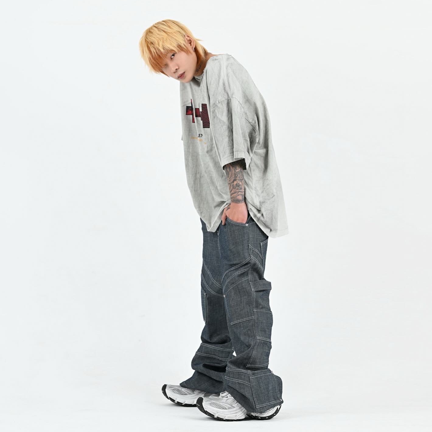 Balenciaga 10XL Sneakers White Grey Silver Black 착용 스타일 - 2