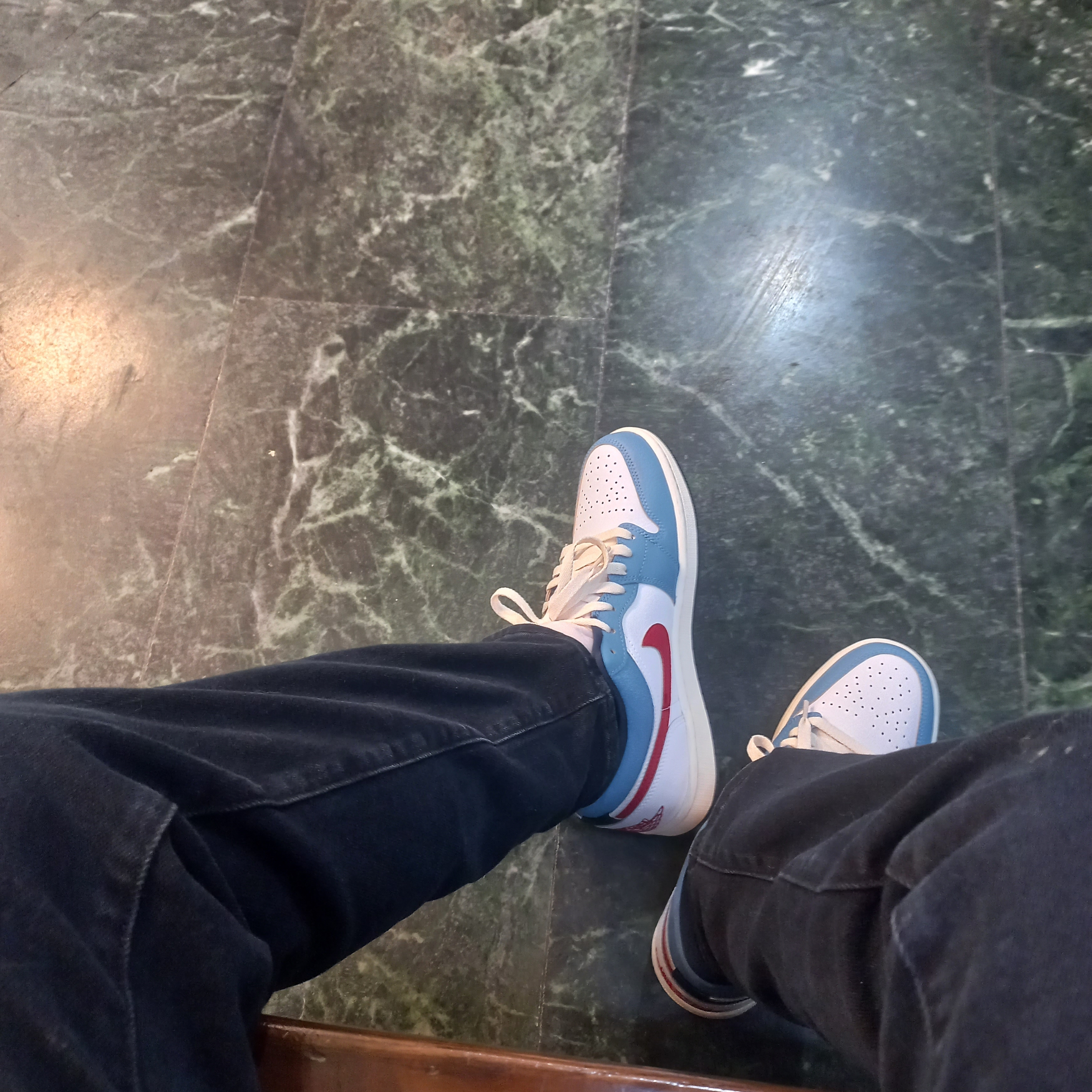 Jordan 1 Low SE Armory Navy 착용 스타일 - 2