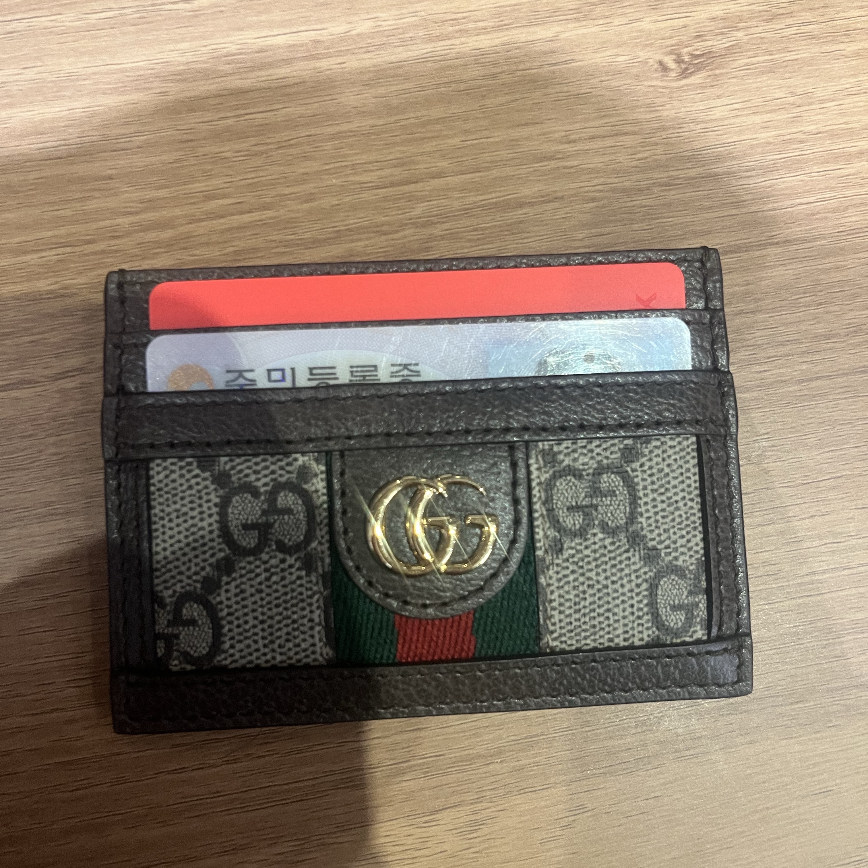 Gucci Ophidia GG Card Case Beige Ebony 착용 스타일