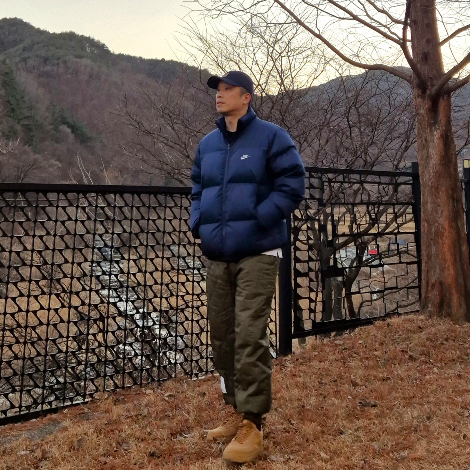 Nike Air Force 1 '07 WB Flax, Nike NSW Puffer Jacket Midnight Navy - Asia 착용 스타일 - 1