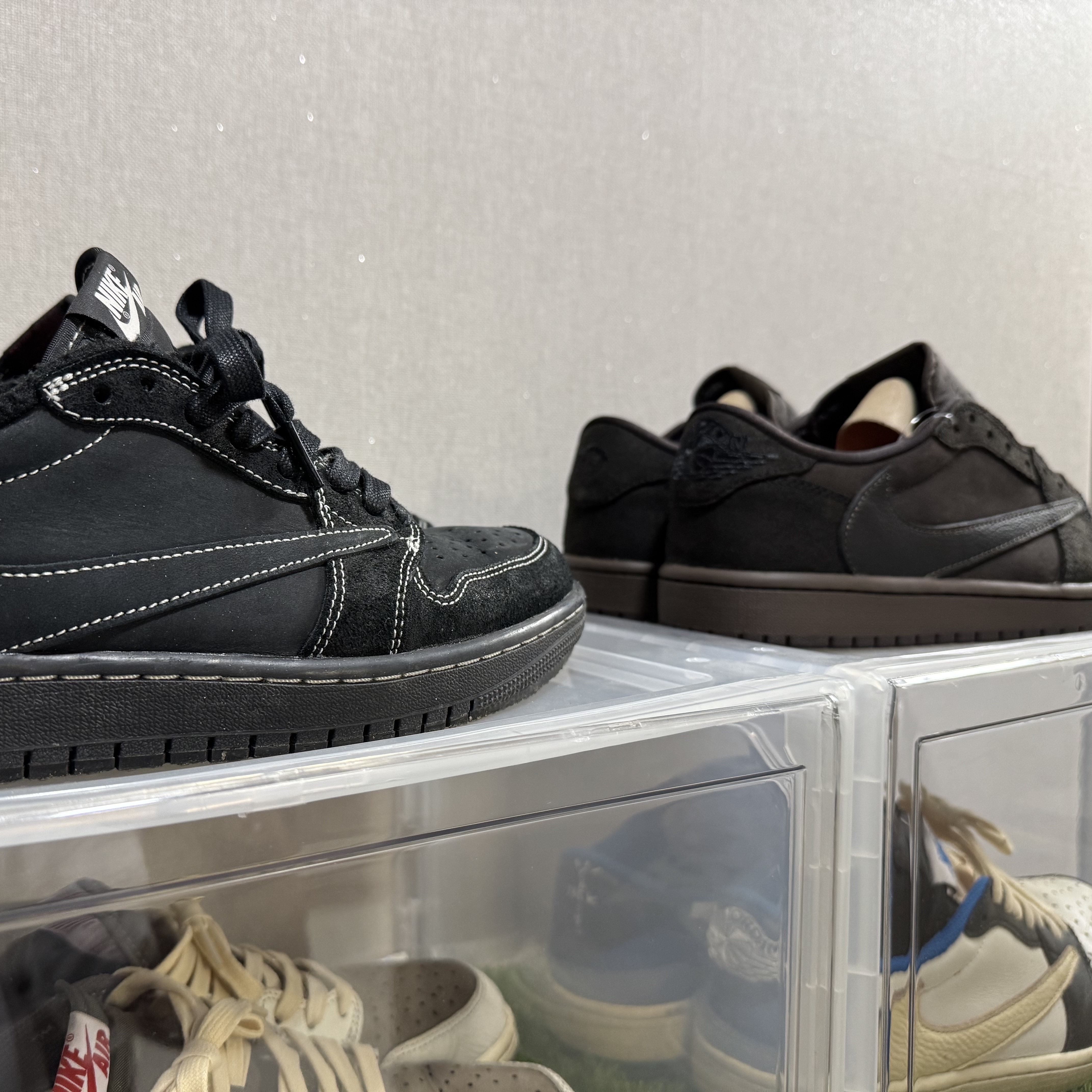 Jordan 1 x Travis Scott Retro Low OG SP Velvet Brown and Dark Mocha, Jordan 1 x Travis Scott Retro Low OG SP Black Phantom 착용 스타일 - 2