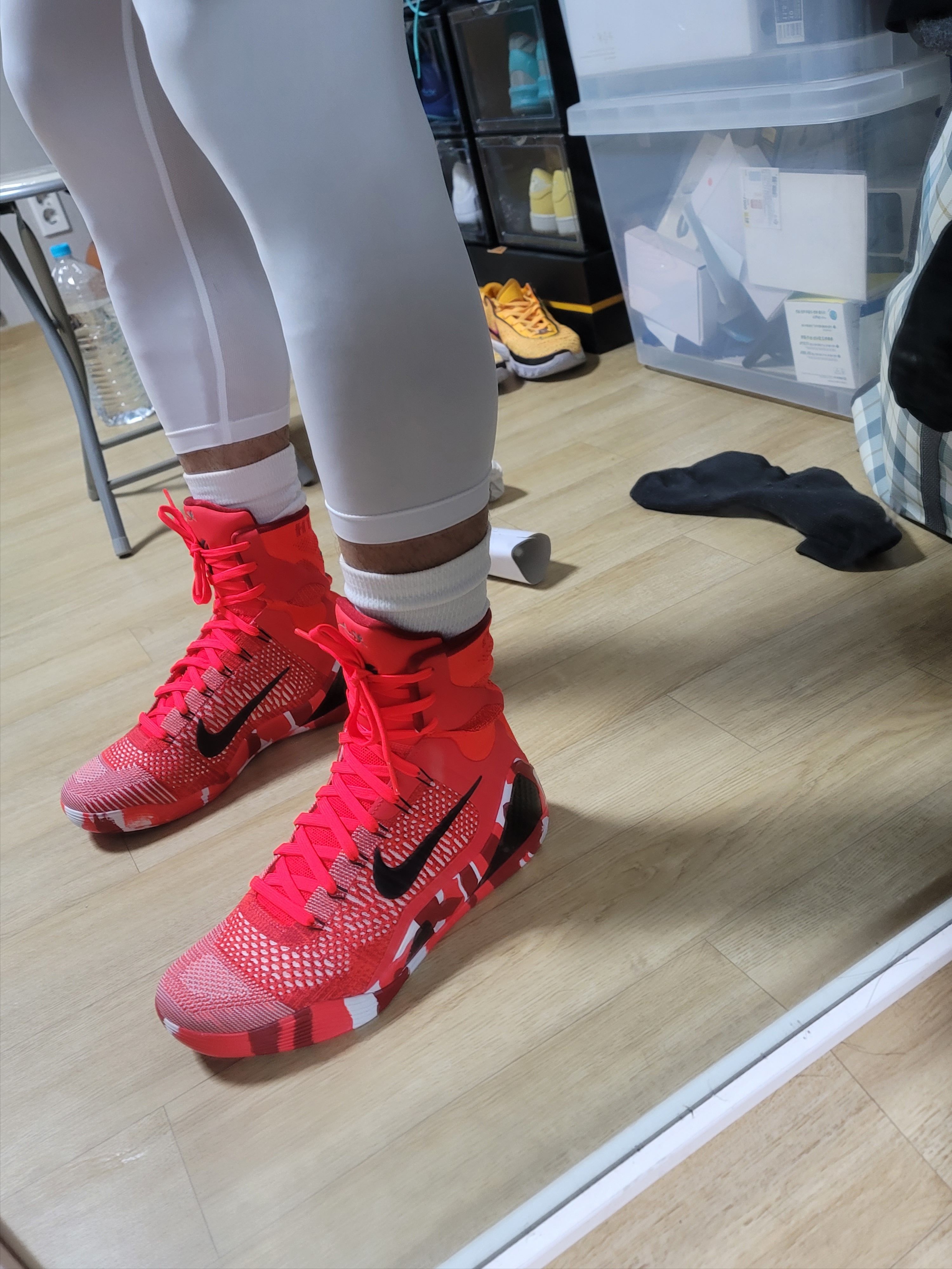 Nike Kobe 9 Elite High Protro Bright Crimson and Emerald Green 착용 스타일