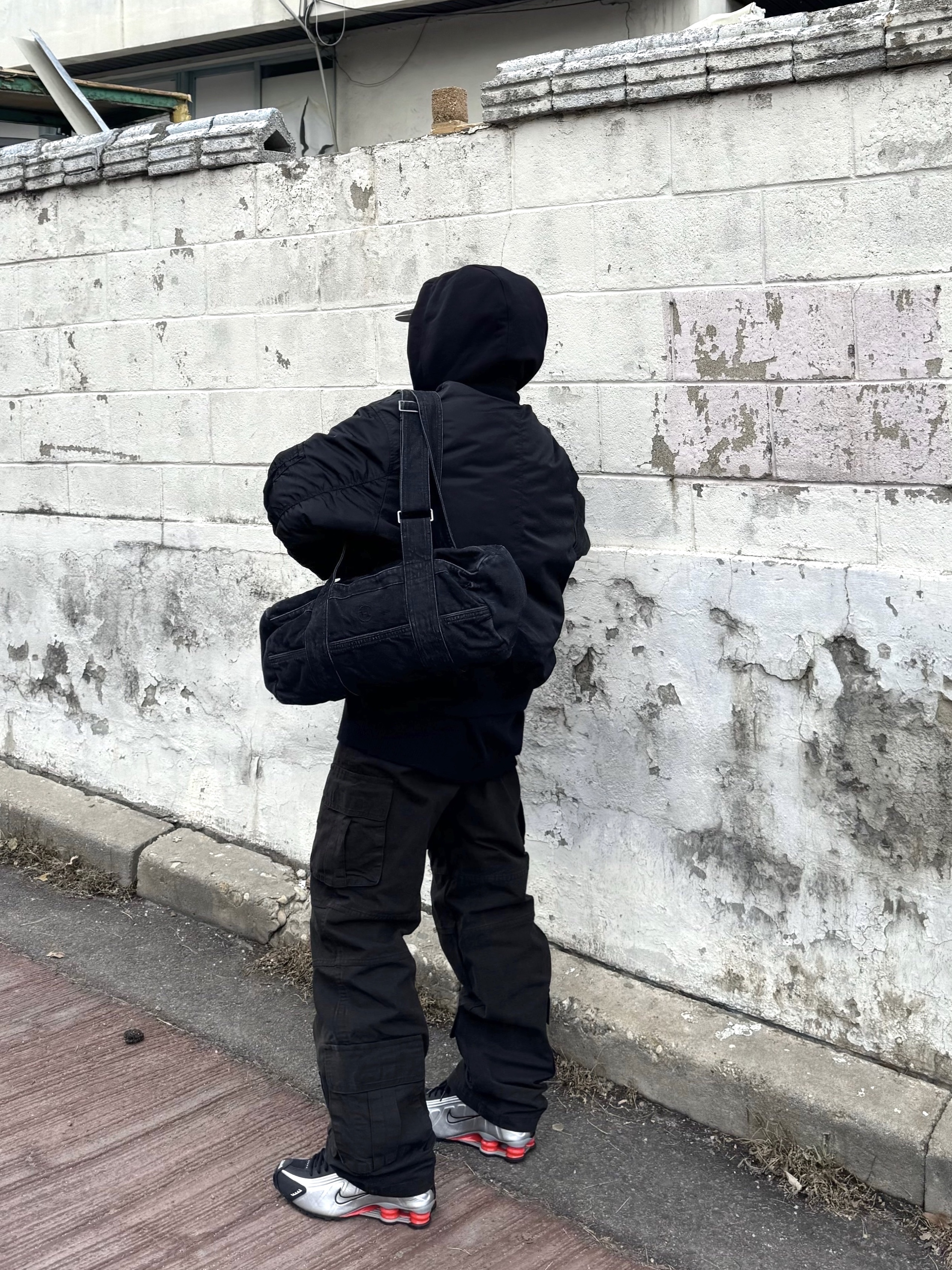 Undermycar Chiva Vintage Coating Multi Cargo Pants Mulch - 23SS, Nike Shox R4 Black and Metallic Silver 착용 스타일 - 1