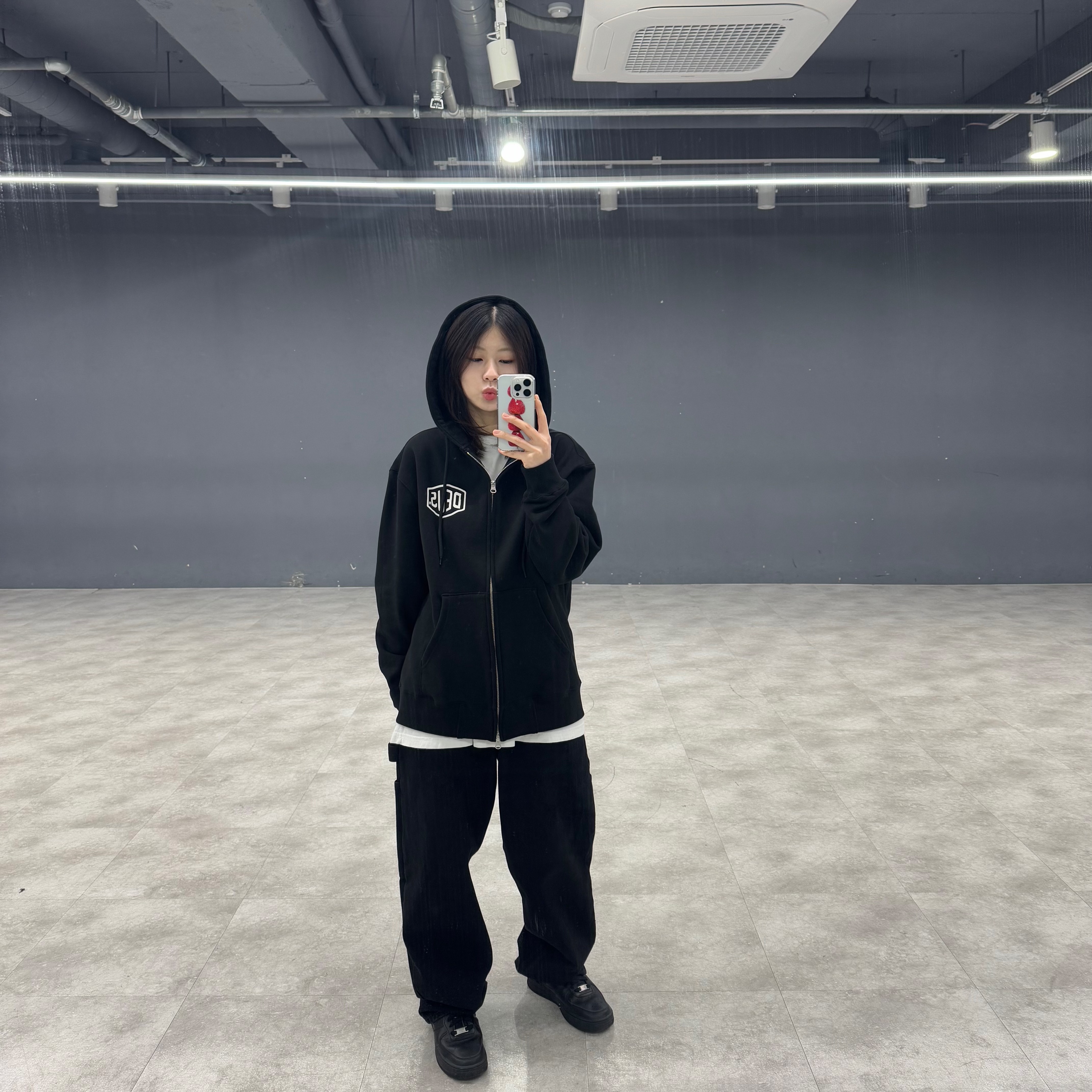 Deus Ex Machina Seoul College Hooded Jacket Black, (W) Nike Air Force 1 '07 Low Triple Black 착용 스타일 - 1