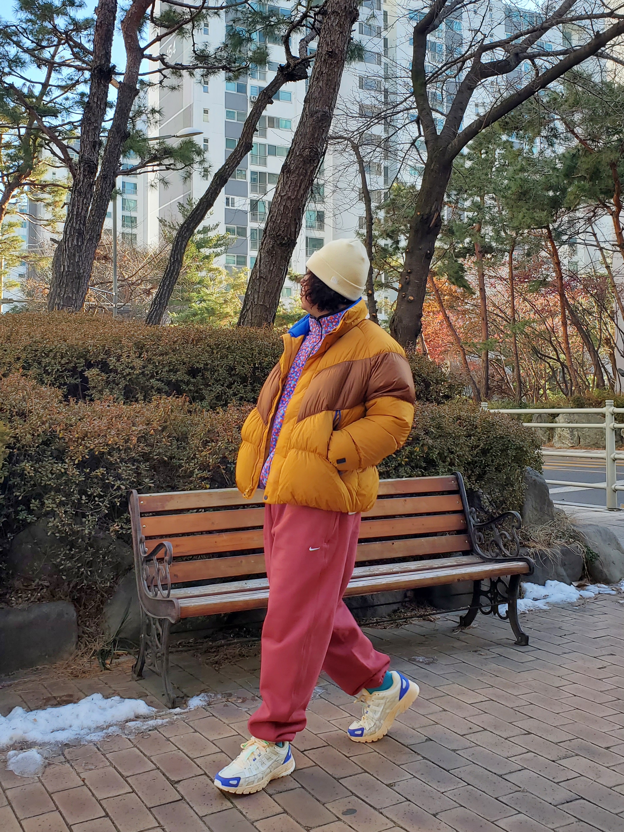 Nike P-6000 Coconut Milk Medium Blue, Nike NRG Solo Swoosh Fleece Pants Cedar - US/EU 착용 스타일 - 3