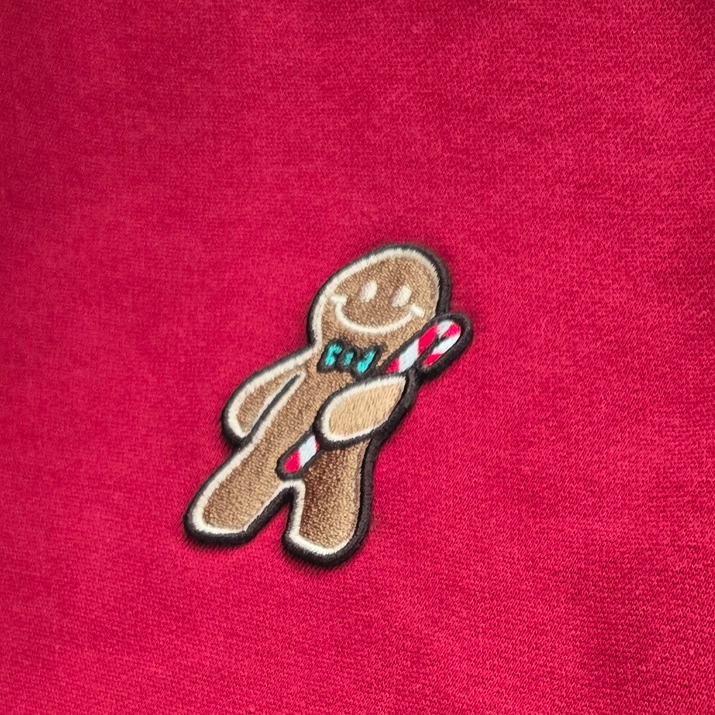 IAB Studio 24 Christmas Hoodie Burgundy Oatmeal 착용 스타일