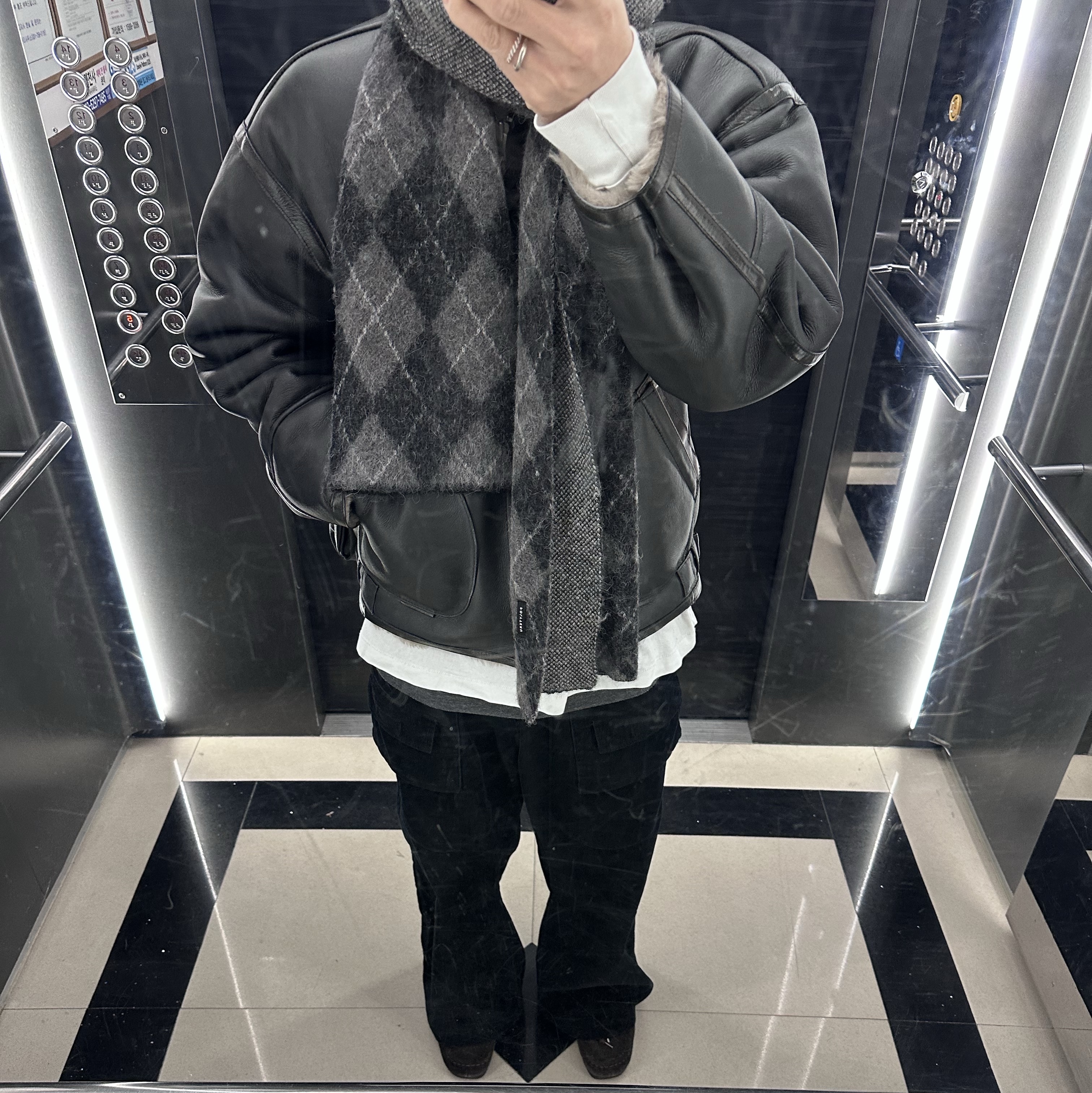 Polyteru Heavy Front Cargo Pajama Ink Black 착용 스타일