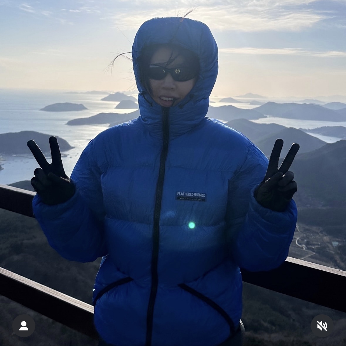 Feathered Friends Helios Hooded Down Jacket Alpine Blue 착용 스타일