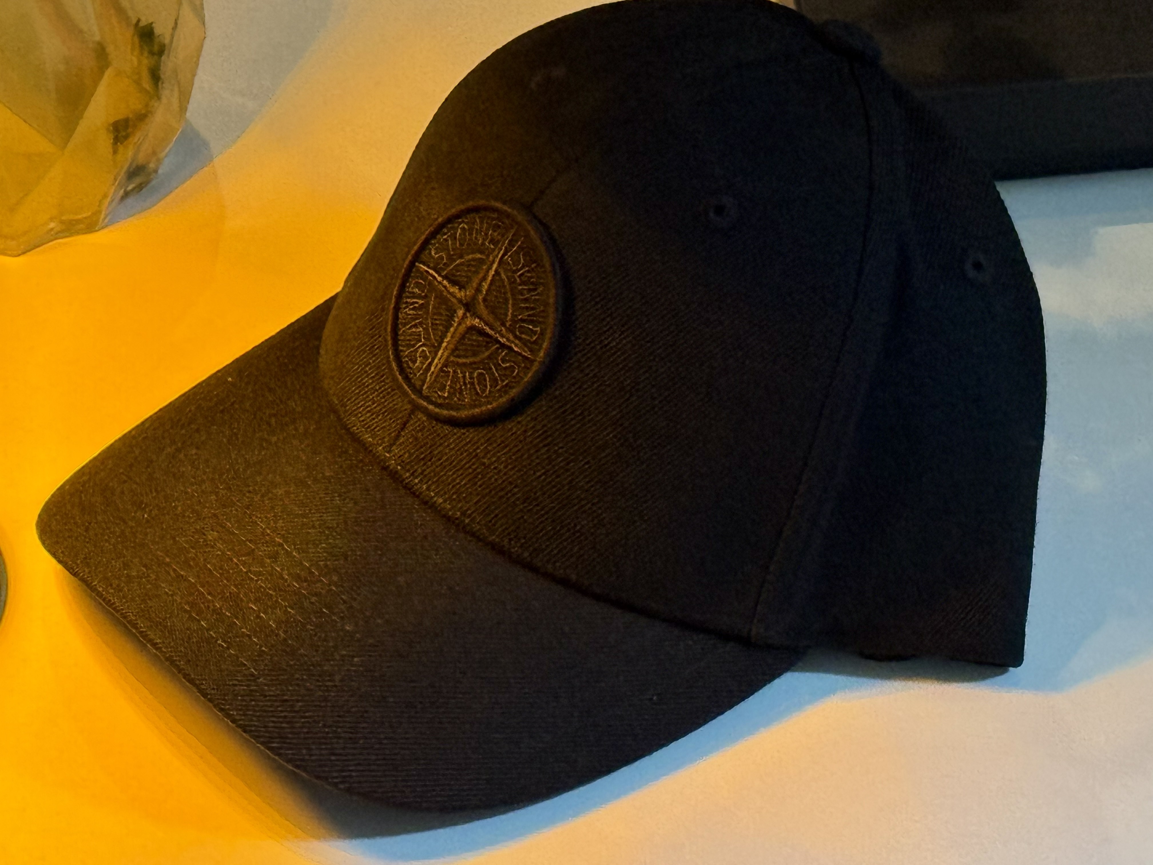 Stone Island 99675 6-Panel Cap Black 착용 스타일 - 4