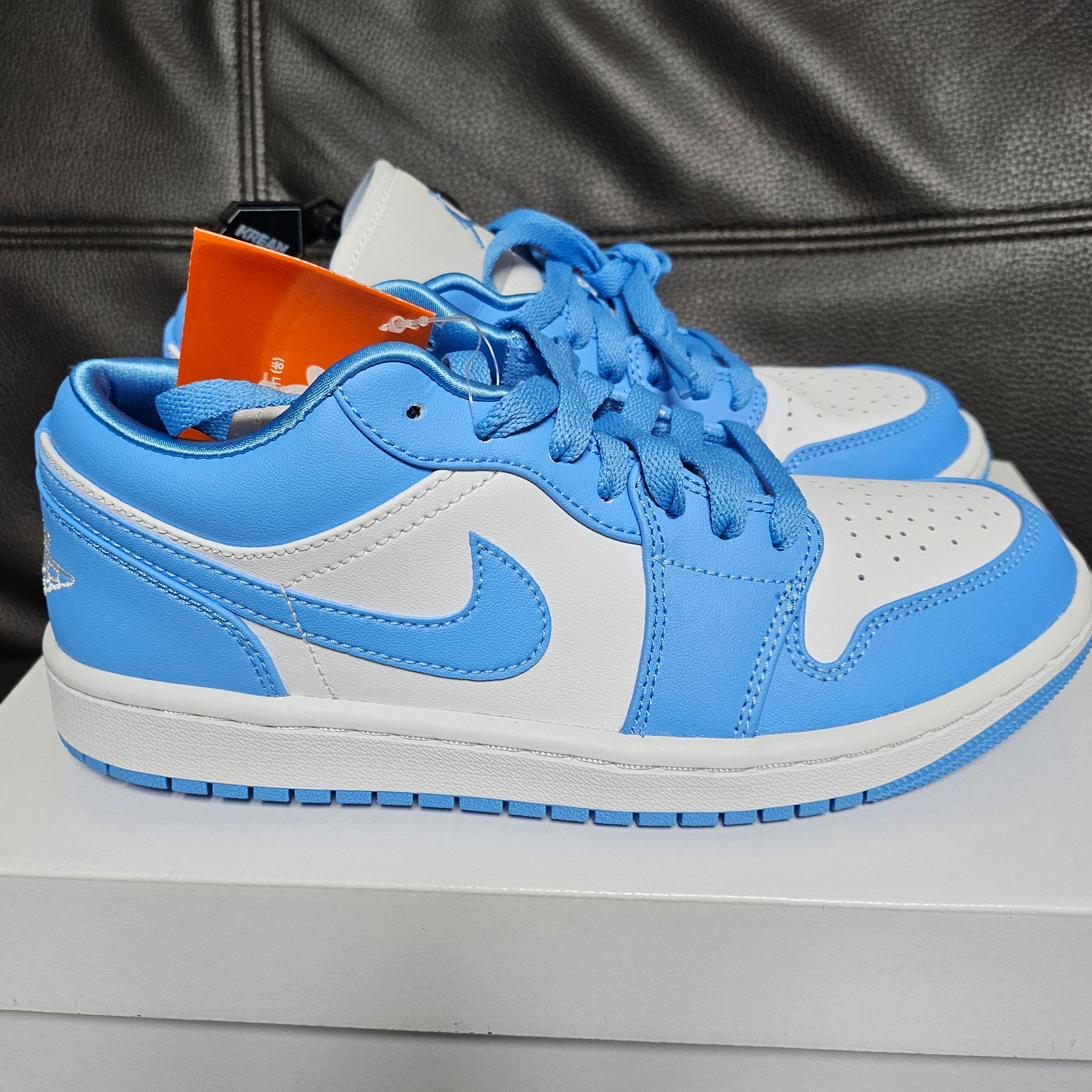 (W) Jordan 1 Low UNC University Blue 착용 스타일 - 1