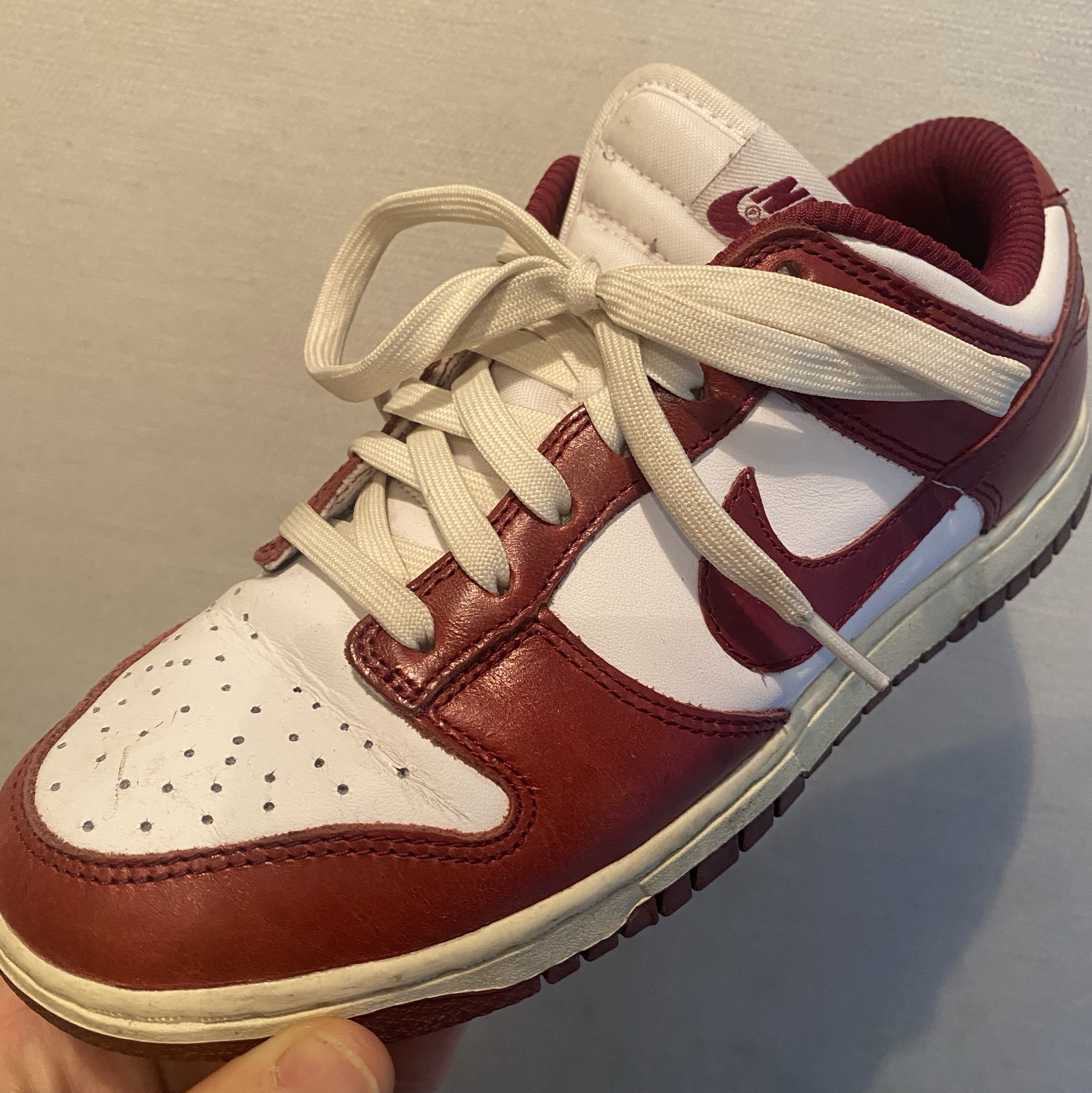 (W) Nike Dunk Low Retro PRM Team Red and White 착용 스타일
