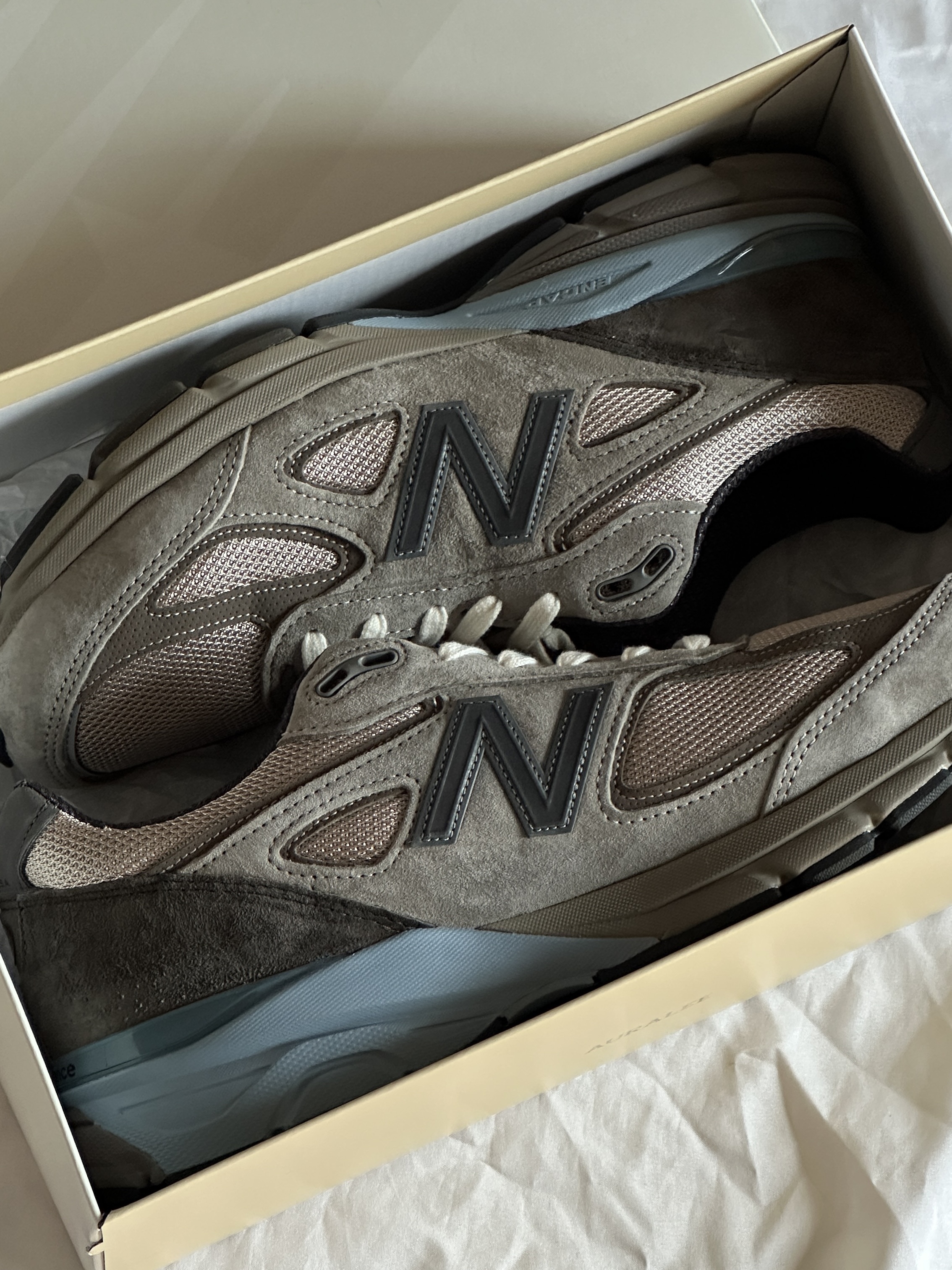 New Balance x Auralee 990v4 Made in USA London Fog 착용 스타일 - 3