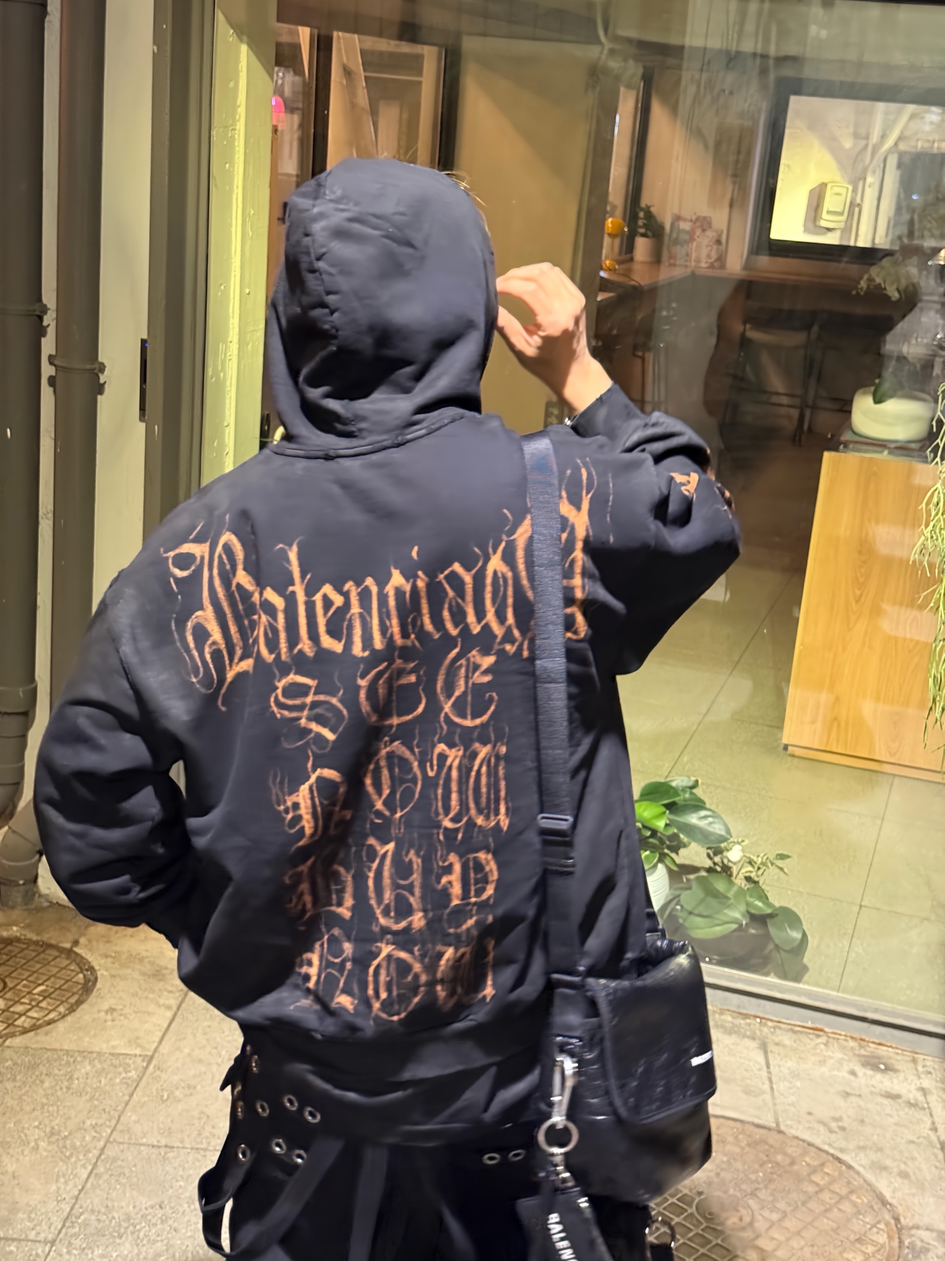 Balenciaga Heavy Metal Outerwear Zip-Up Hoodie Oversized Black Faded, Balenciaga Stomper Bootie Black 착용 스타일 - 8