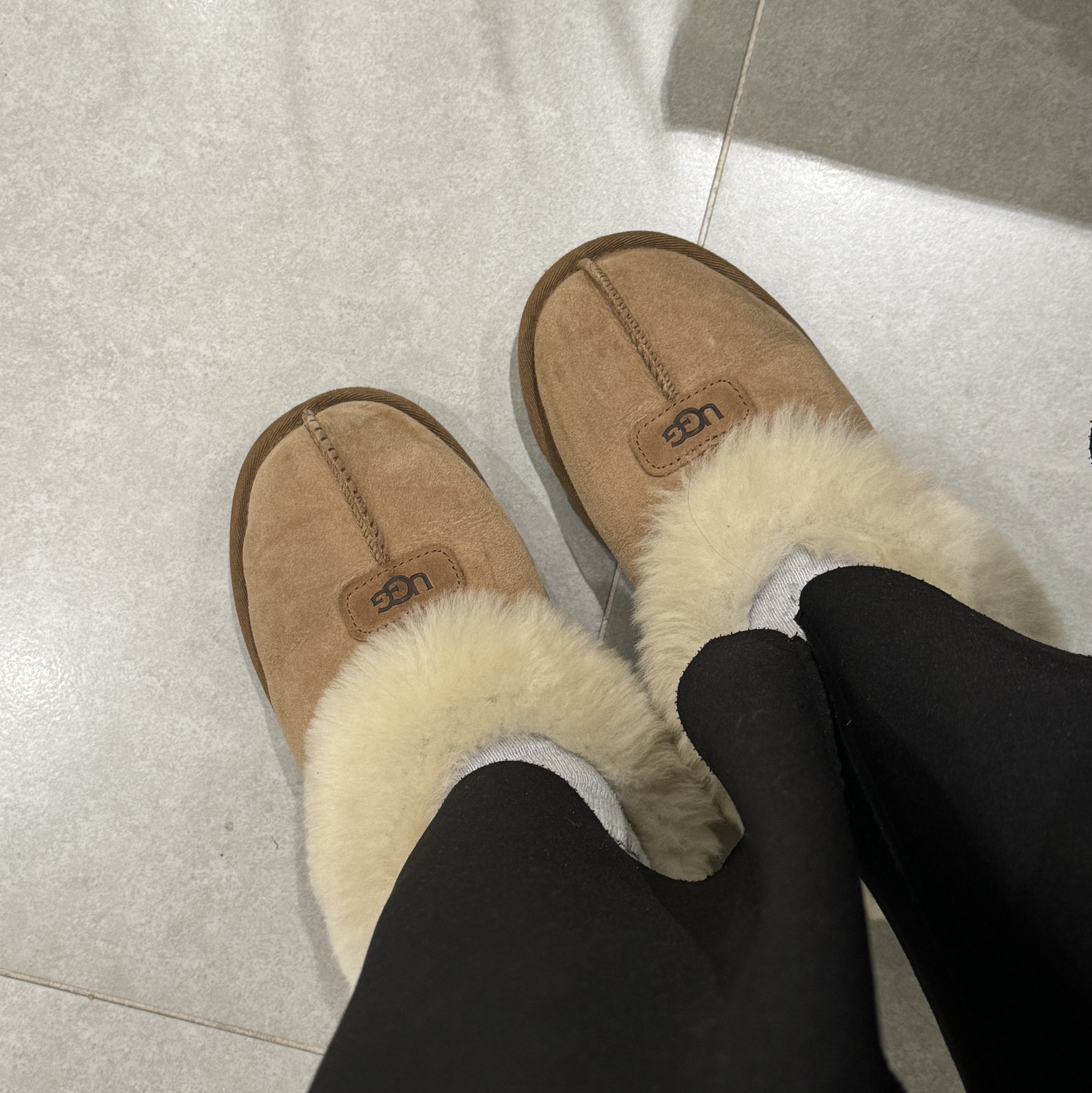 (W) UGG Coquette Slipper Chestnut 착용 스타일