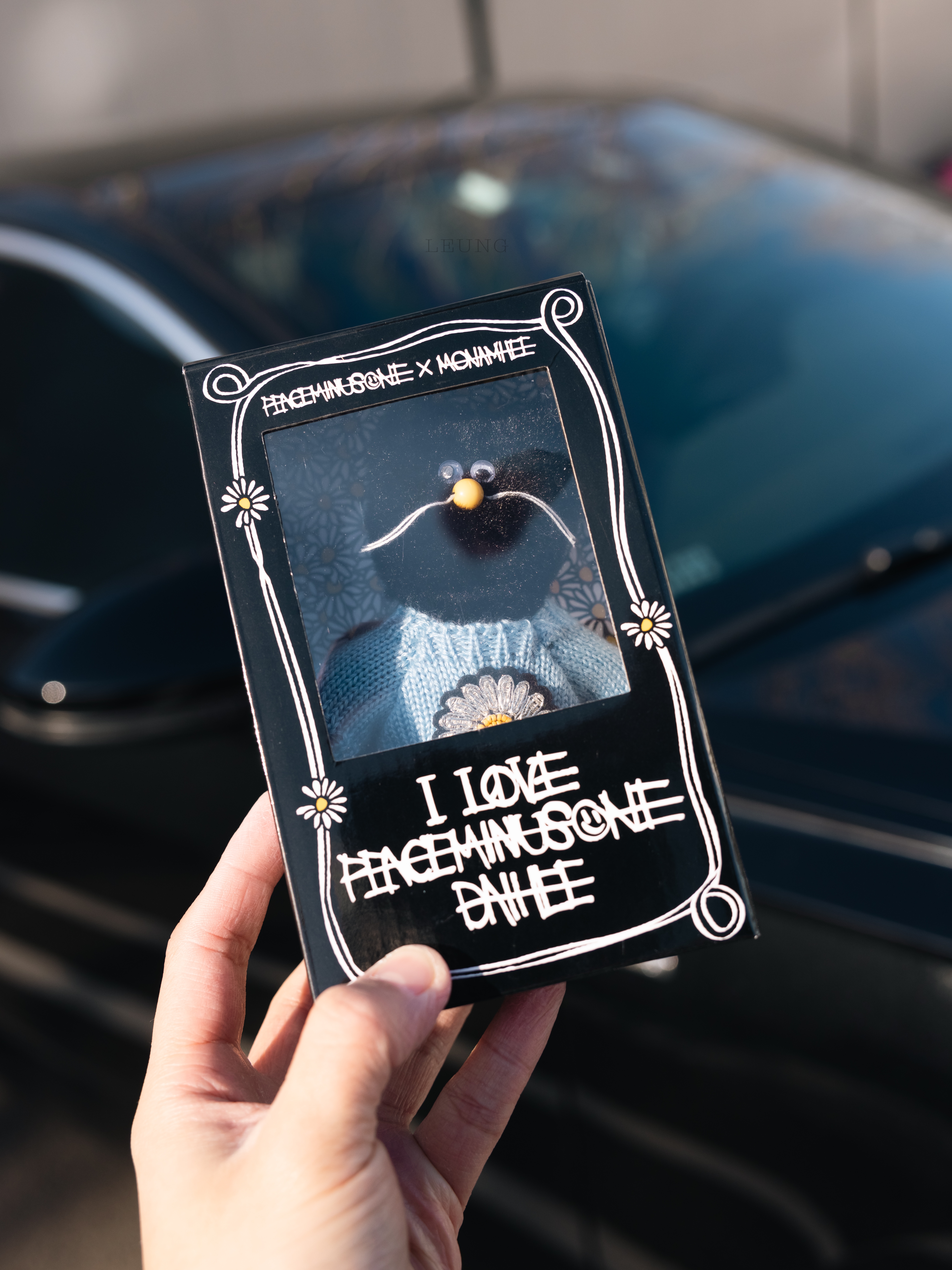 Monamhee x Peaceminusone Daihee Plush Keyring 착용 스타일 - 1