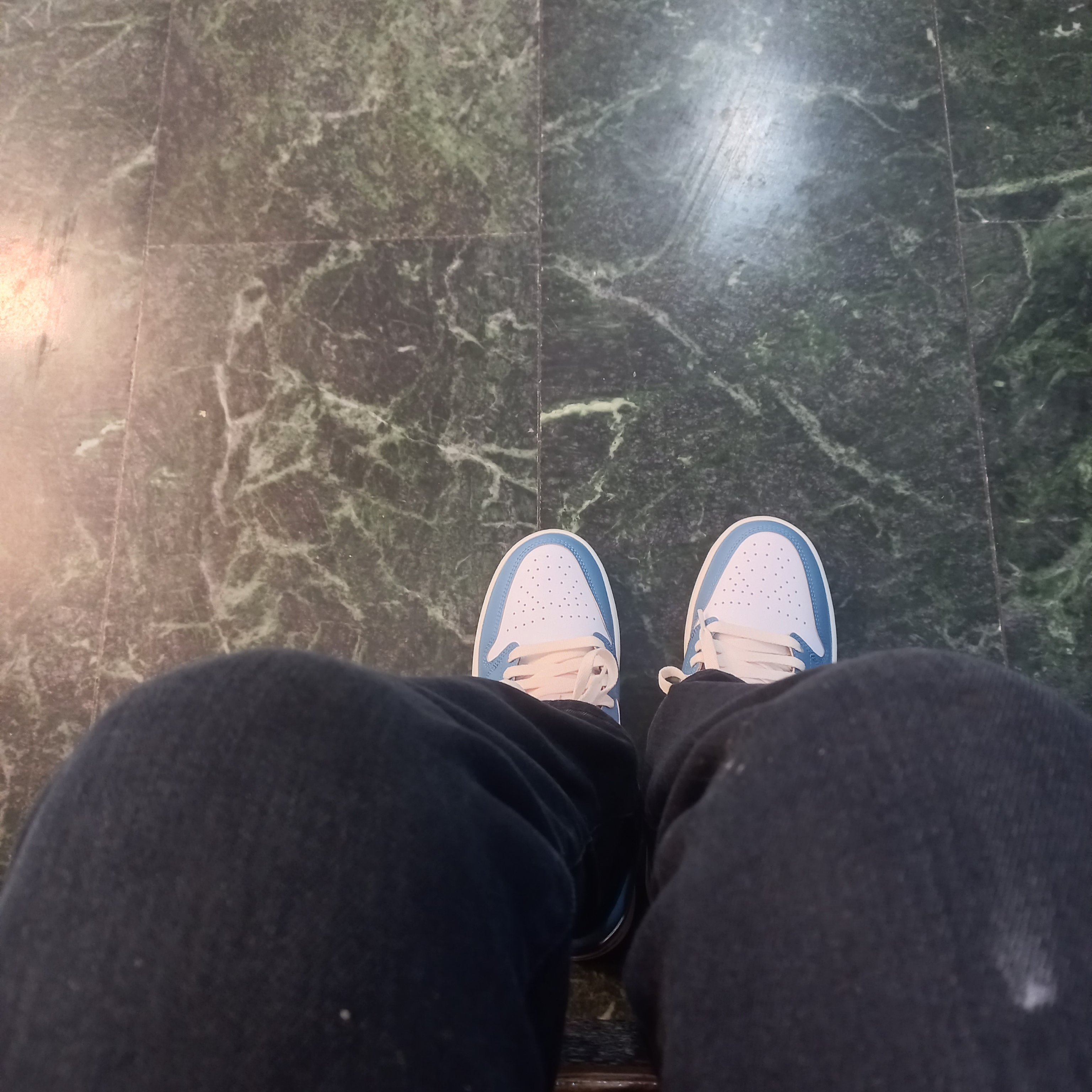 Jordan 1 Low SE Armory Navy 착용 스타일 - 1