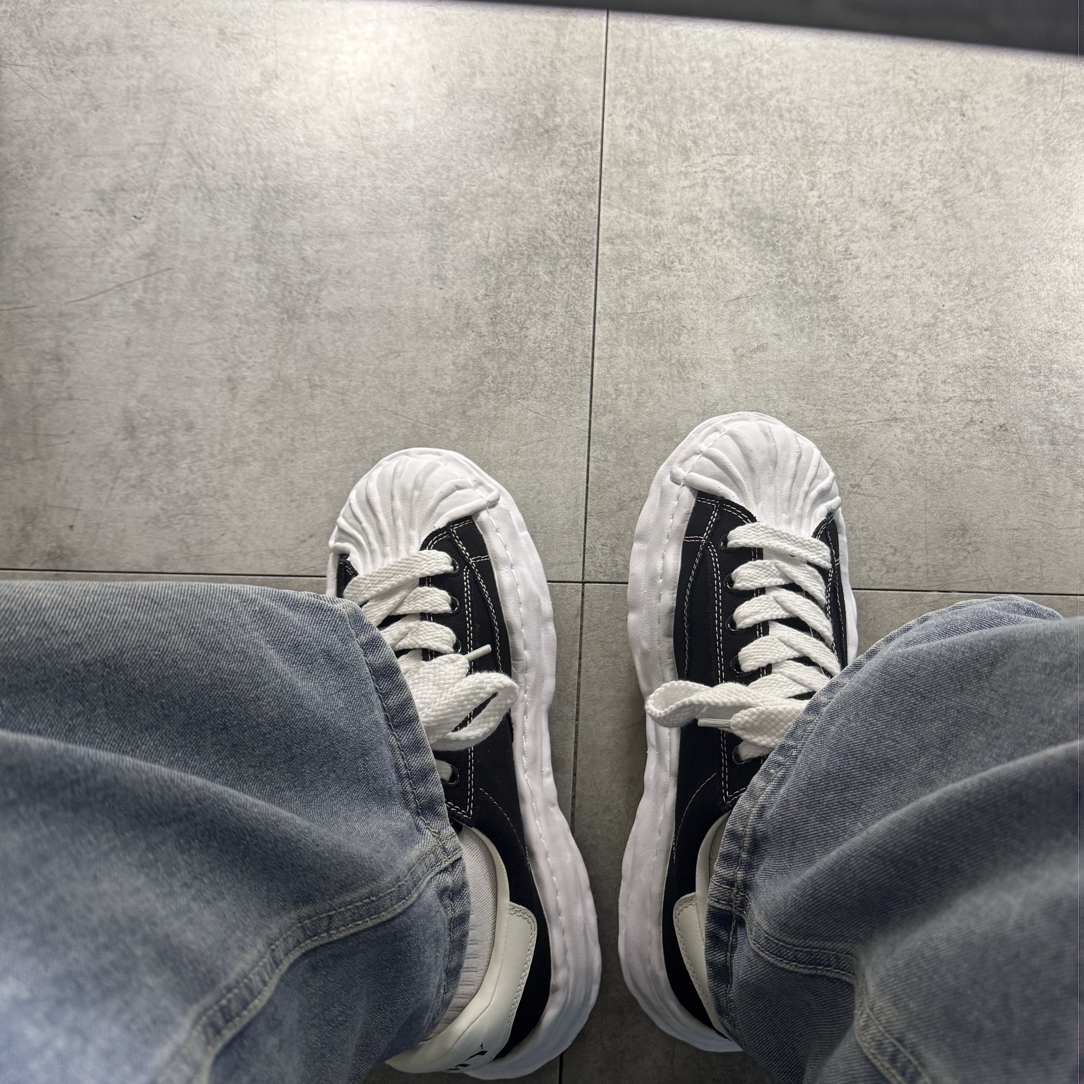 Maison Mihara Yasuhiro Blakey OG Sole Canvas Low-top Sneakers Black White 착용 스타일