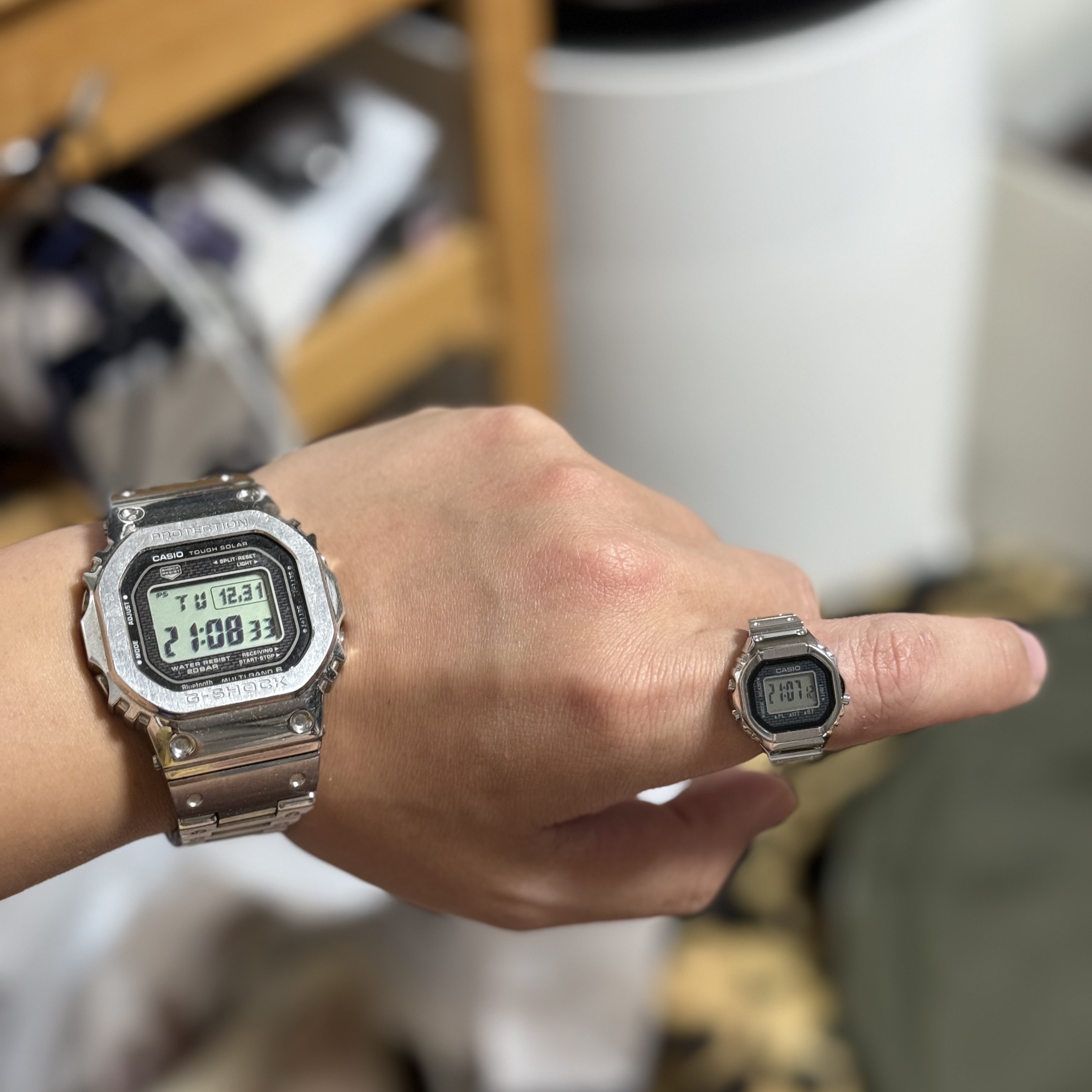 Casio 50th Anniversary Ring Watch CRW-001-1 착용 스타일 - 1
