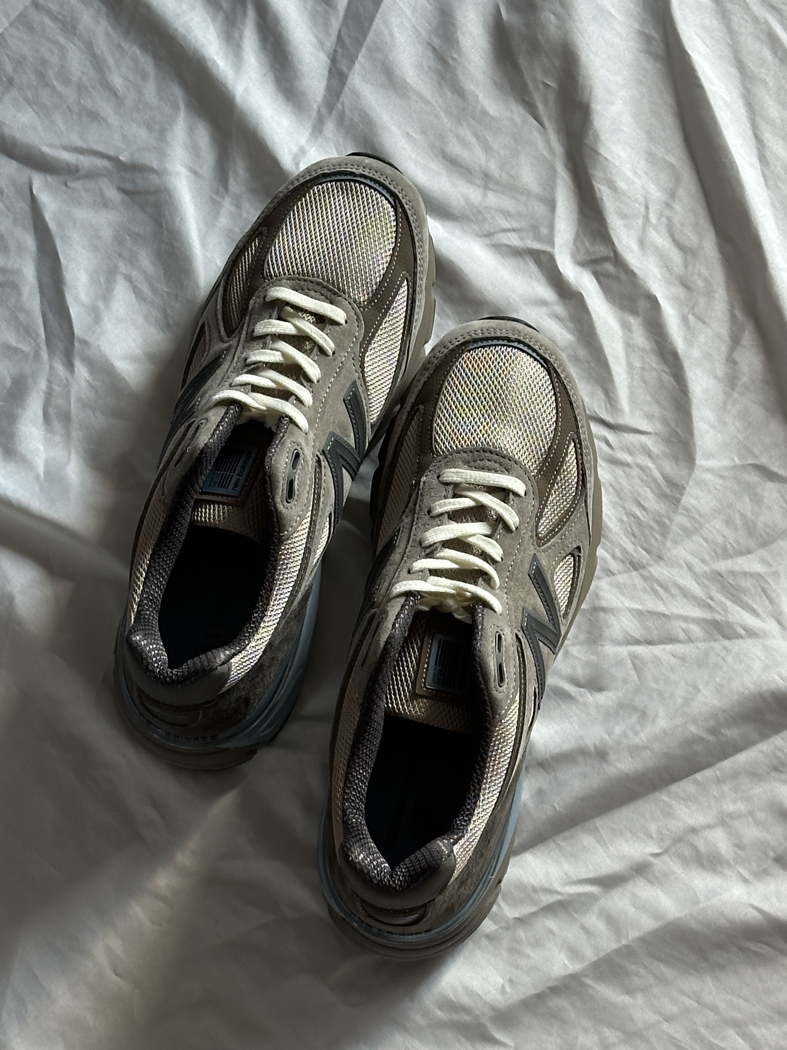 New Balance x Auralee 990v4 Made in USA London Fog 착용 스타일 - 4