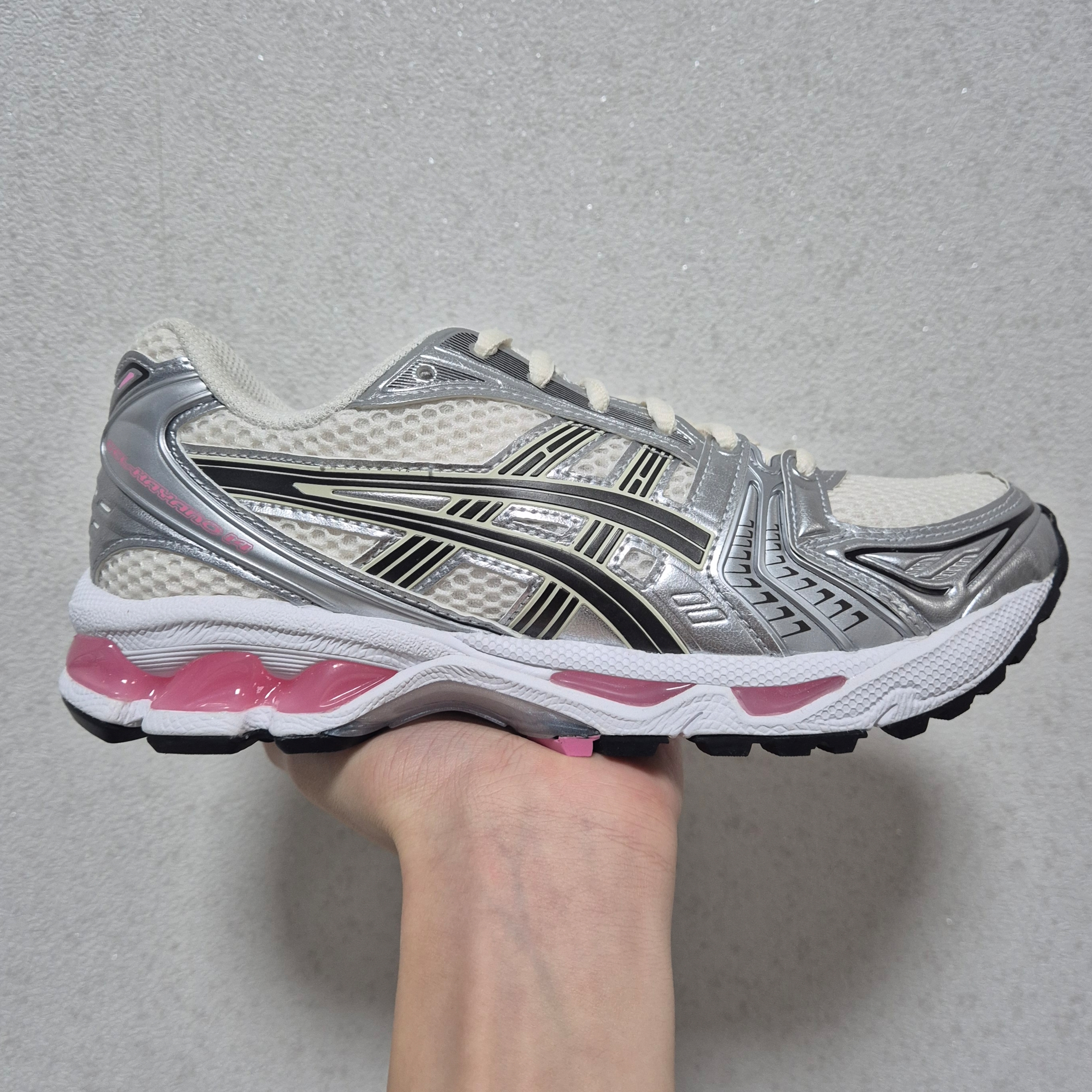 Asics Gel-Kayano 14 Cream Sweet Pink 착용 스타일 - 1