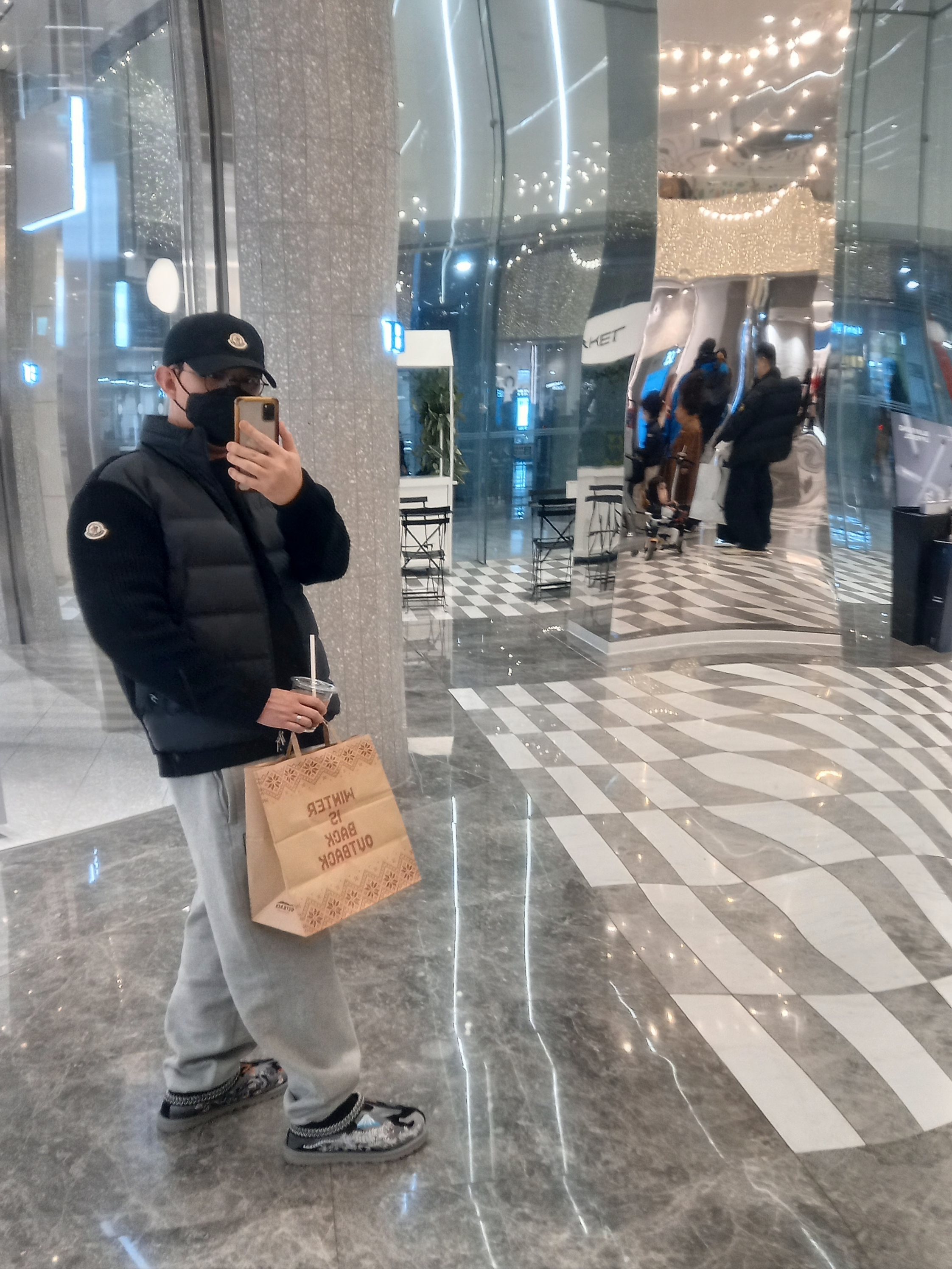 Moncler Logo Baseball Cap Black- 23SS, UGG x Palace Tasman Slipper Black Camo 착용 스타일 - 1
