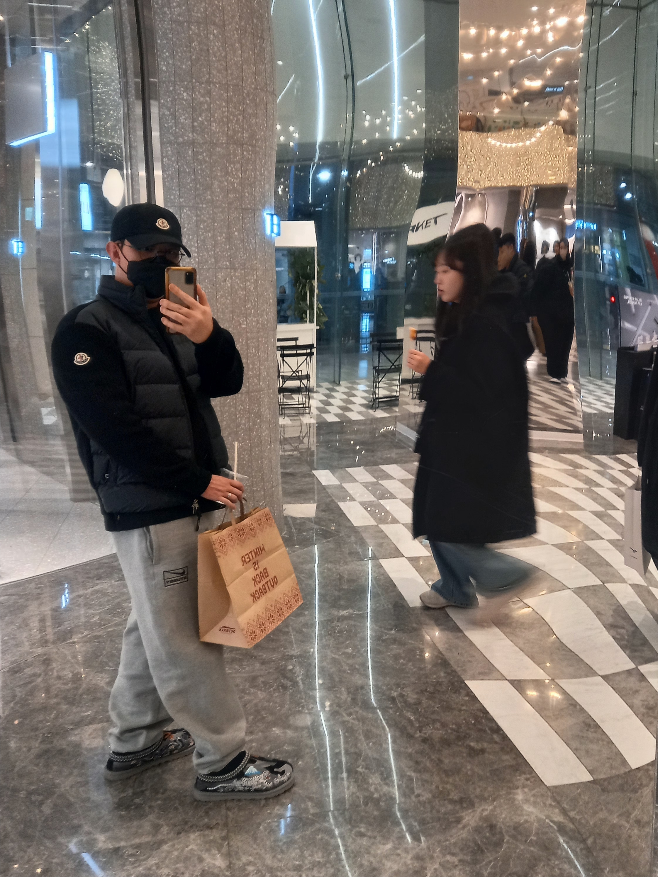 Moncler Logo Baseball Cap Black- 23SS, UGG x Palace Tasman Slipper Black Camo 착용 스타일 - 2