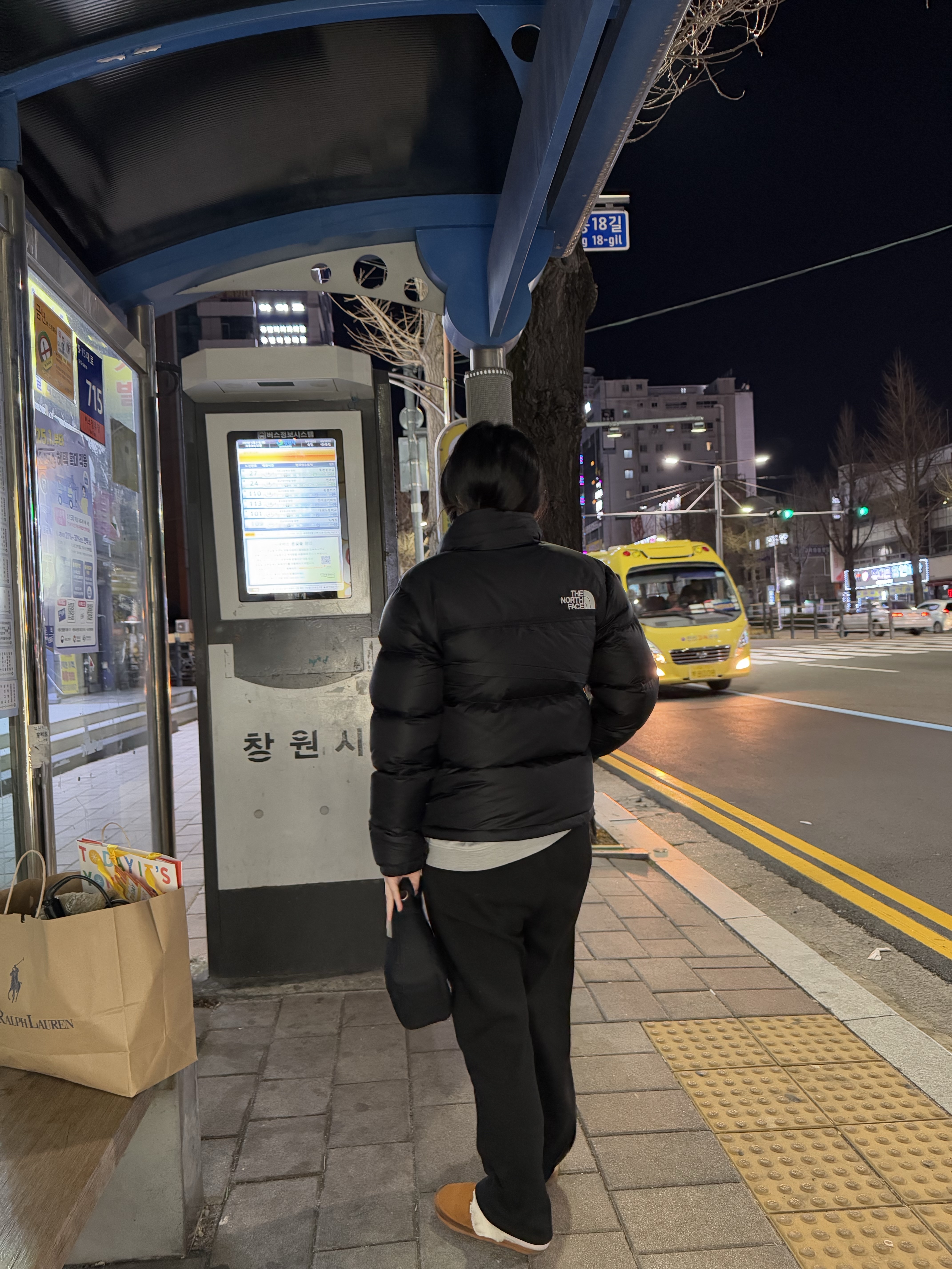 (W) The North Face 1996 Eco Nuptse Jacket Black 착용 스타일 - 1