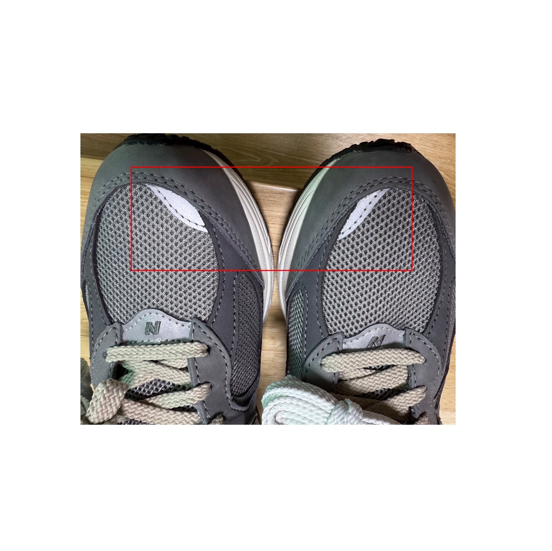 New Balance 2002R Premium Vintage Grey 착용 스타일 - 7