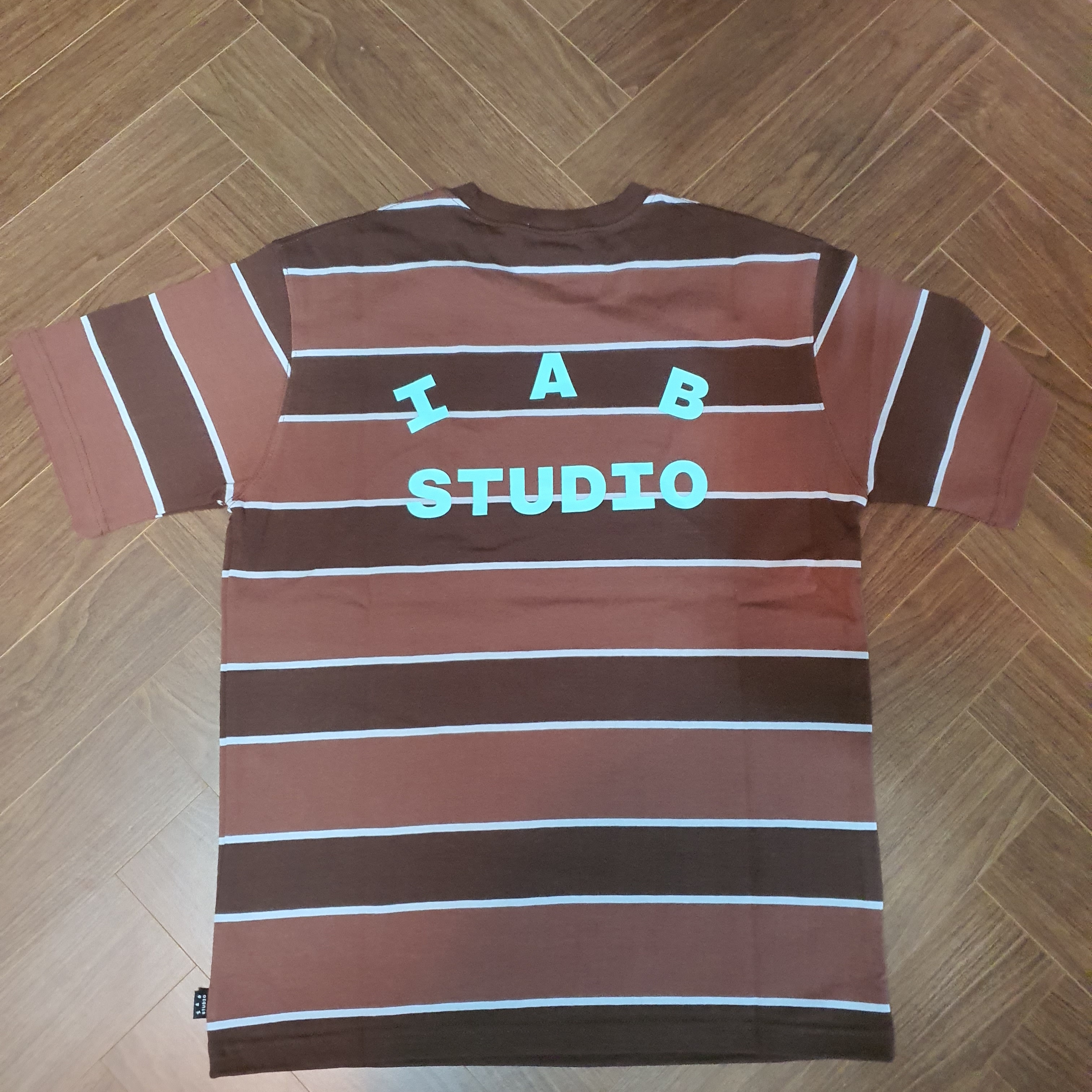 IAB Studio Striped T-Shirt Brown 착용 스타일 - 2