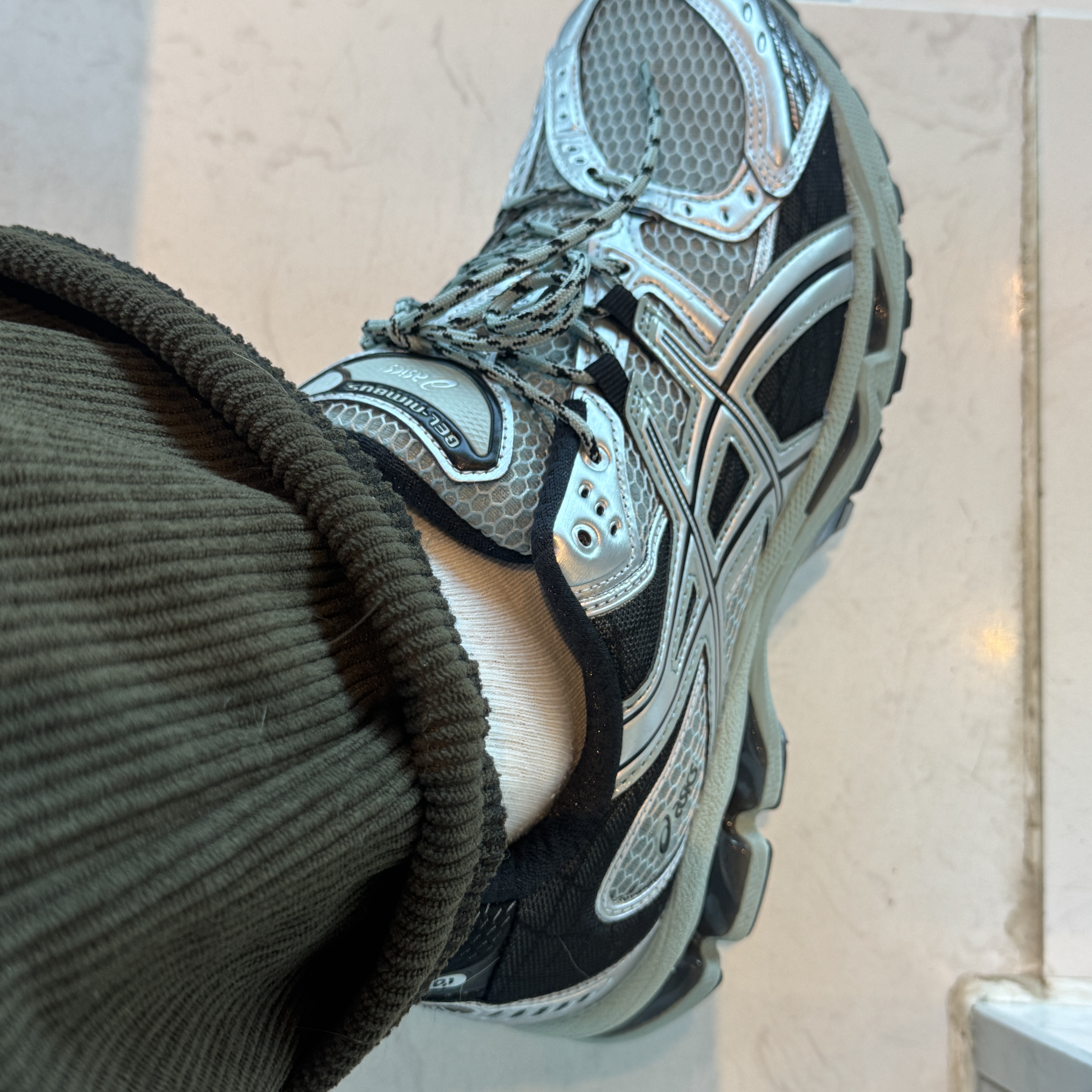 Asics Gel-Nimbus 10.1 Ocean Haze Pure Silver 착용 스타일 - 1