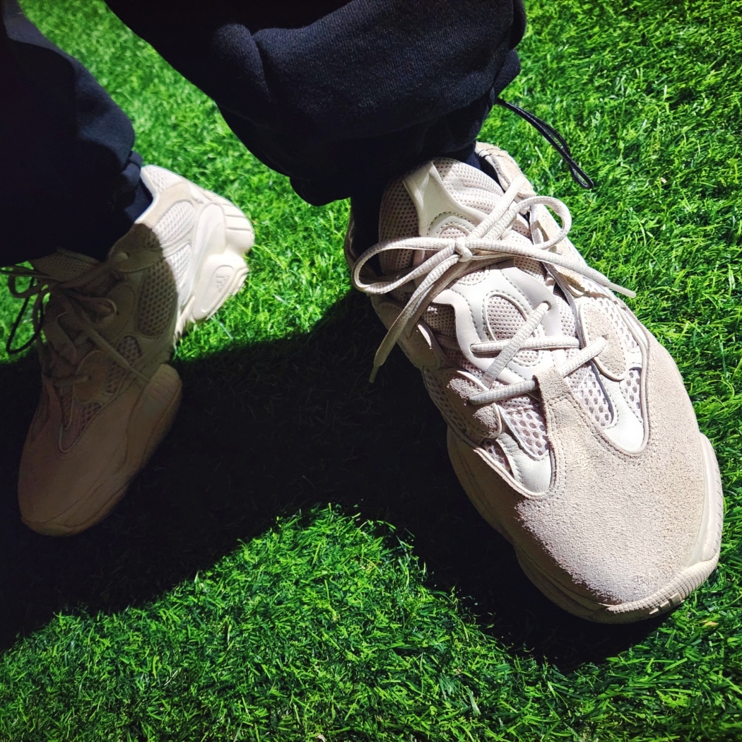 Adidas Yeezy 500 Blush 2018 착용 스타일 - 4