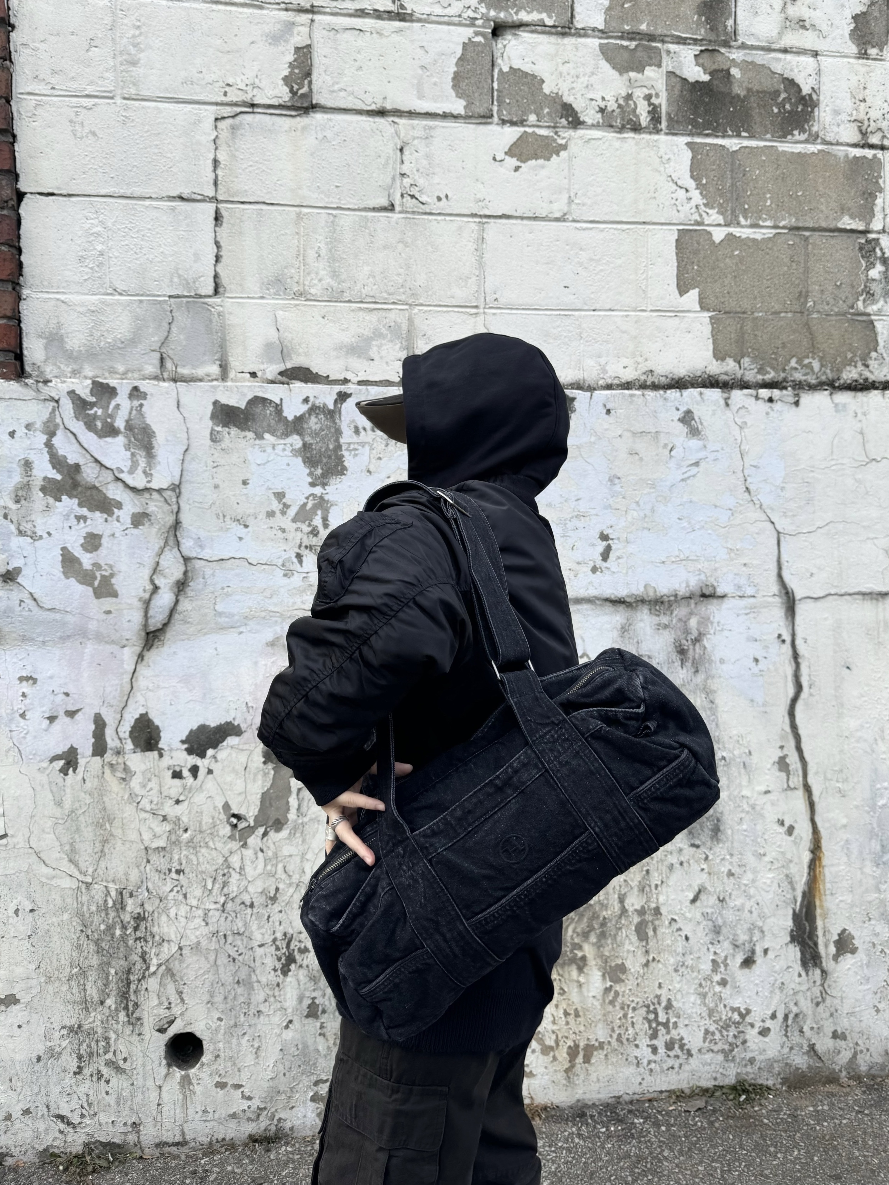 Undermycar Chiva Vintage Coating Multi Cargo Pants Mulch - 23SS, Nike Shox R4 Black and Metallic Silver 착용 스타일 - 3