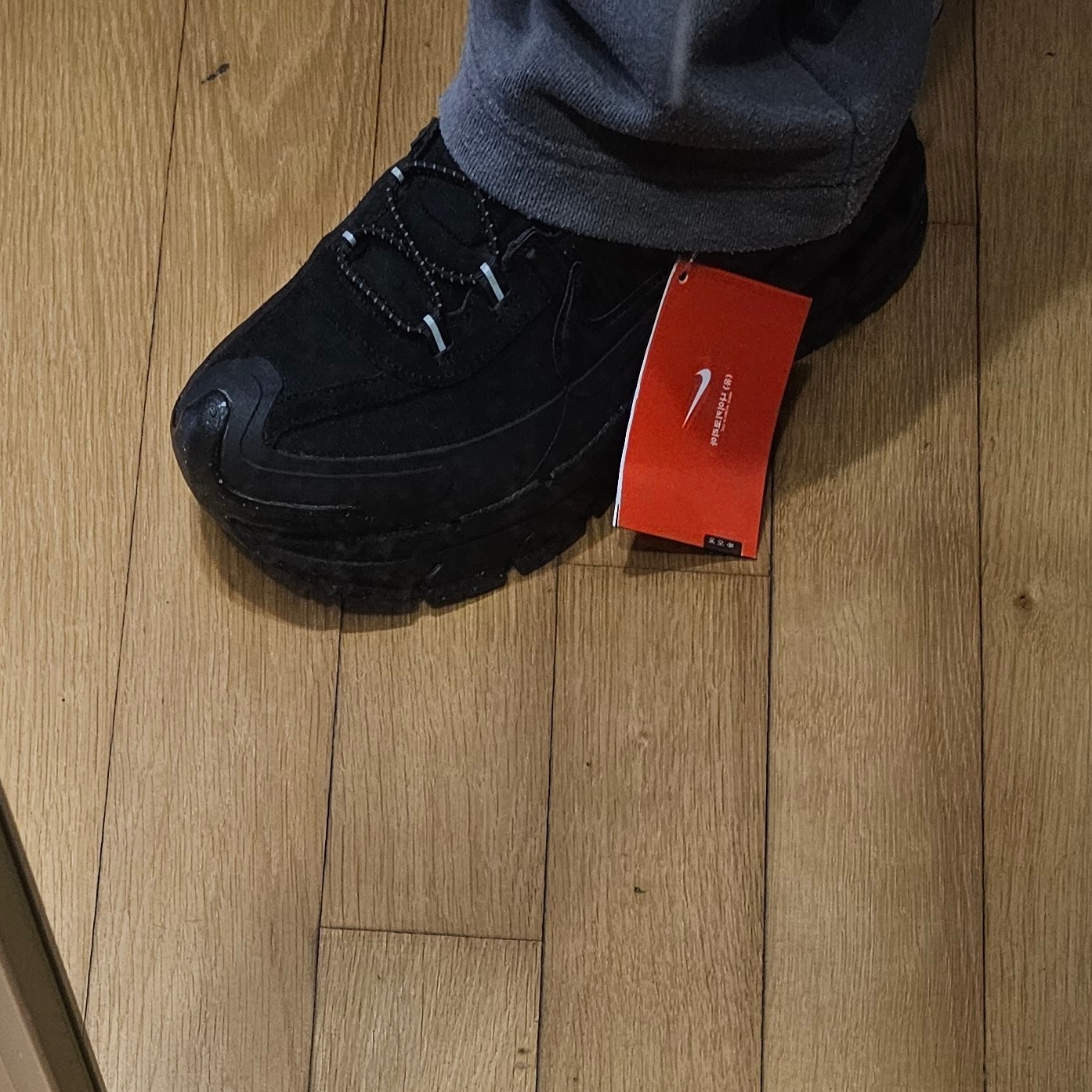 Nike Zoom Vomero Roam Black Racer Blue 착용 스타일