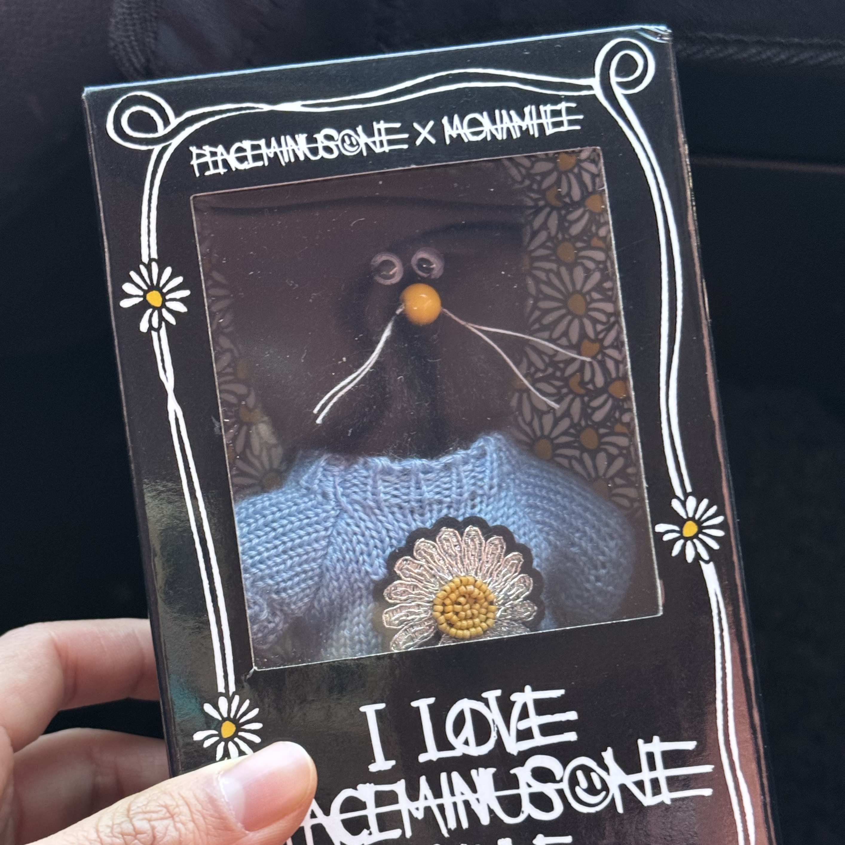 Monamhee x Peaceminusone Daihee Plush Keyring 착용 스타일