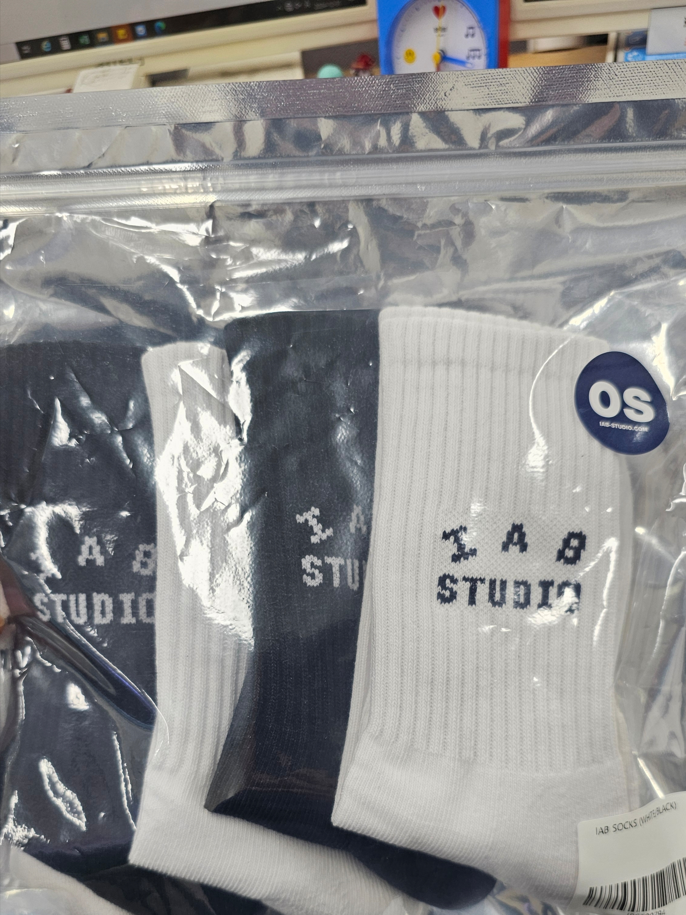 IAB Studio Socks White Black (5 Pack) 착용 스타일
