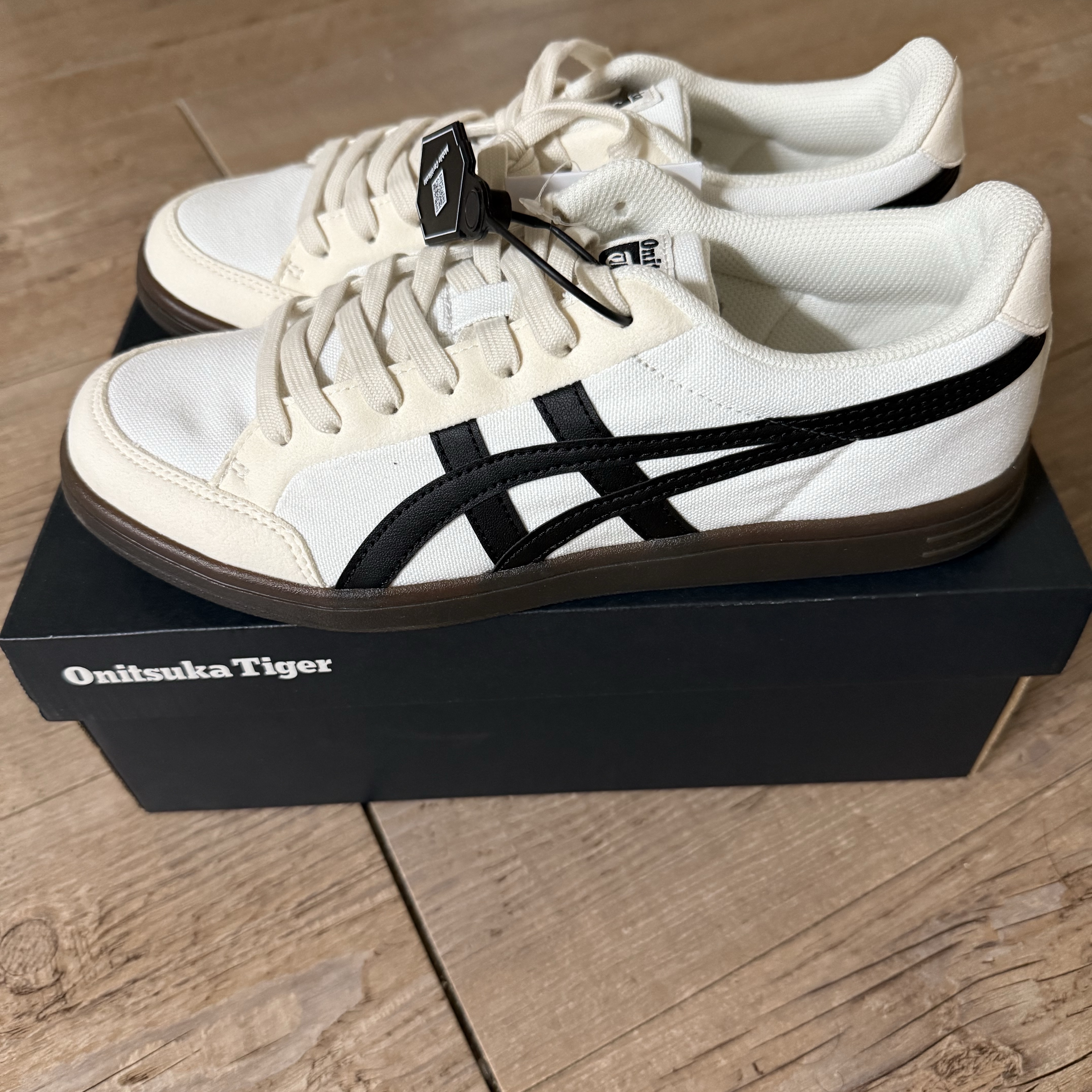 Onitsuka Tiger Advanti Cream White Black 착용 스타일