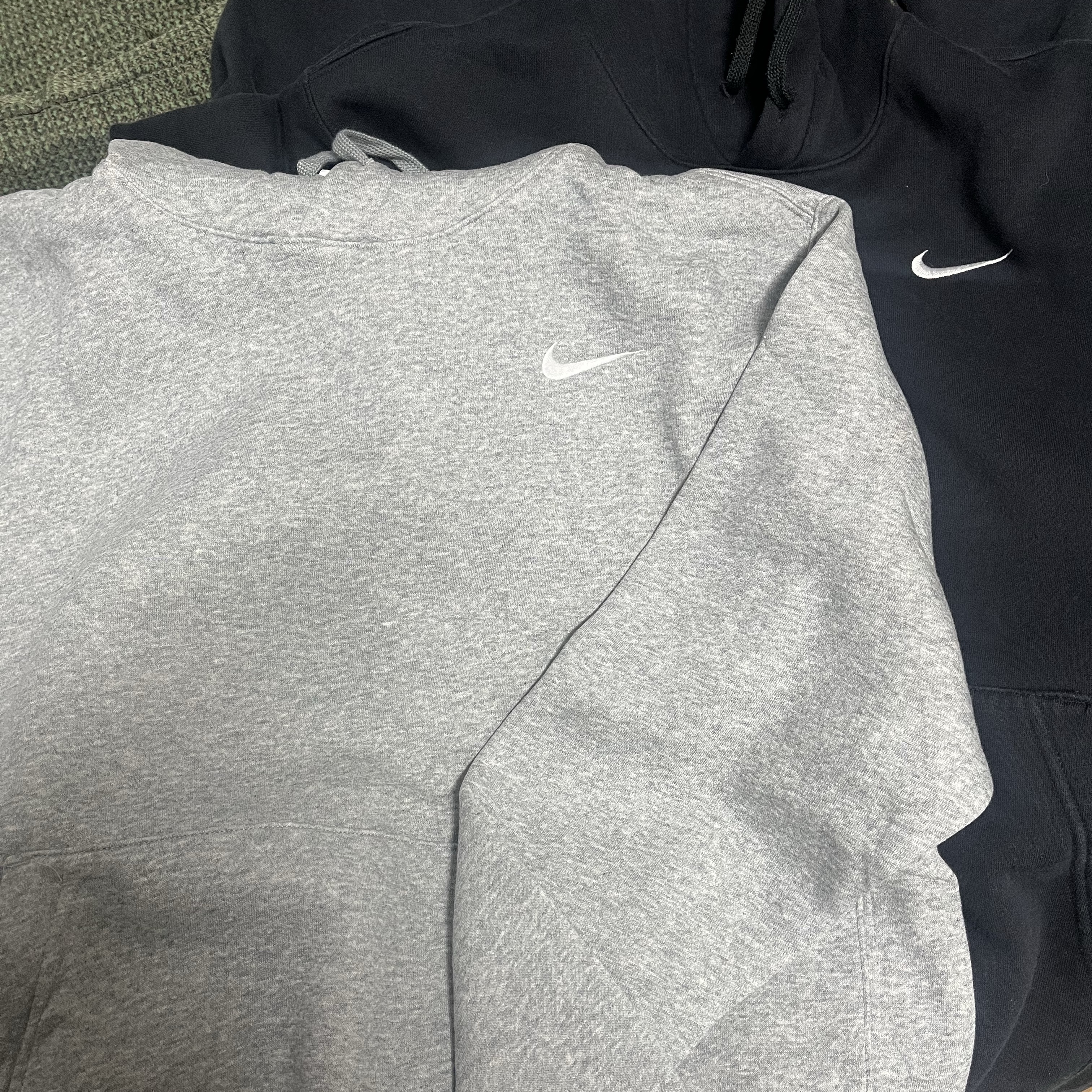 Nike Team Club Fleece Pullover Hoodie Dark Grey Heather 착용 스타일