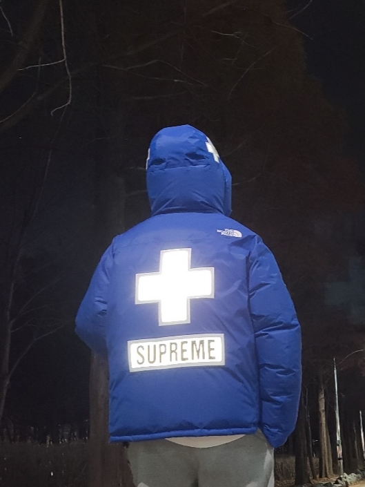 Supreme x The North Face Summit Series Rescue Baltoro Jacket Blue - 22SS, Supreme Box Logo Crewneck Dark Pine - 22FW 착용 스타일 - 3