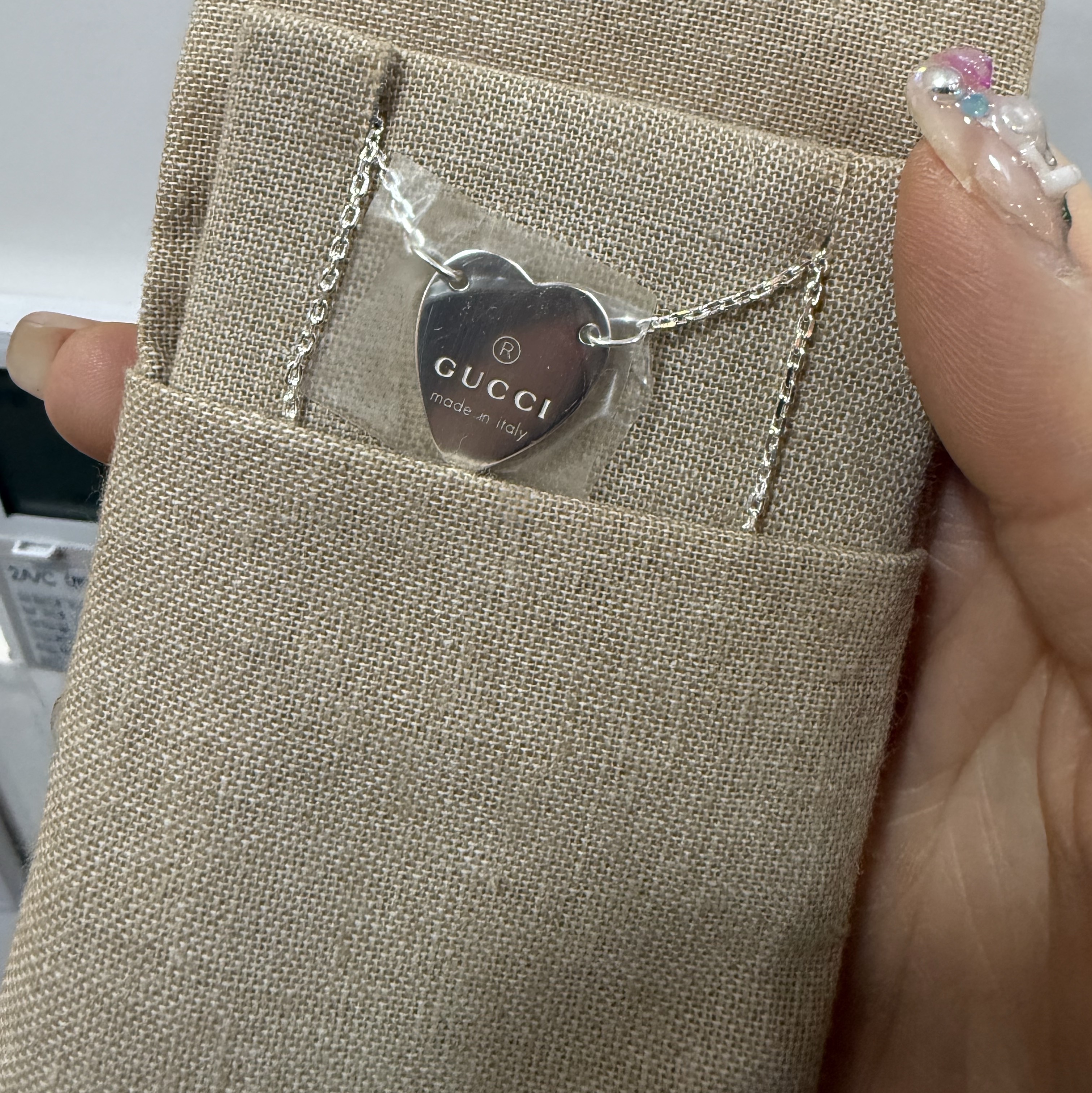 Gucci Trademark Heart Pendant Necklace Silver 착용 스타일 - 1