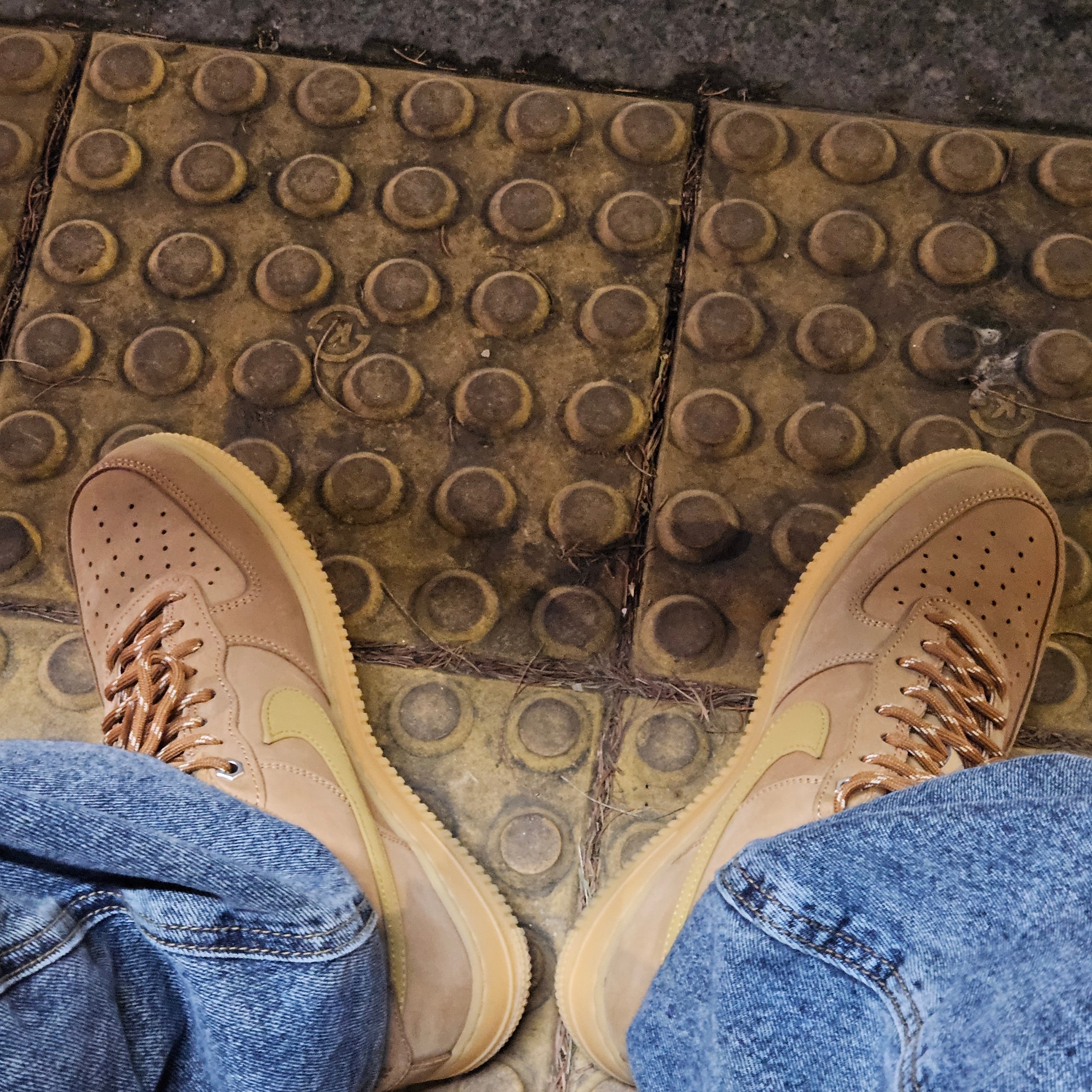 Nike Air Force 1 '07 WB Flax 착용 스타일