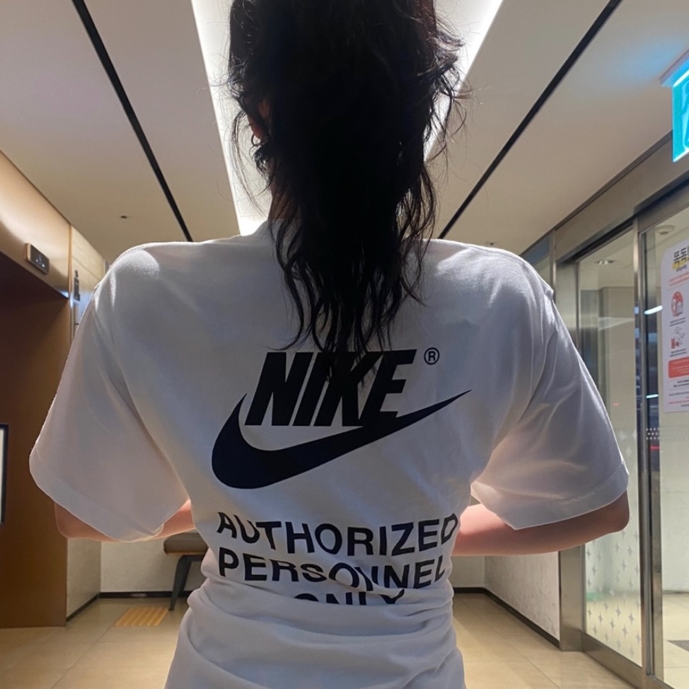 Nike NSW Authorized Personnel T-Shirt White - Asia 착용 스타일