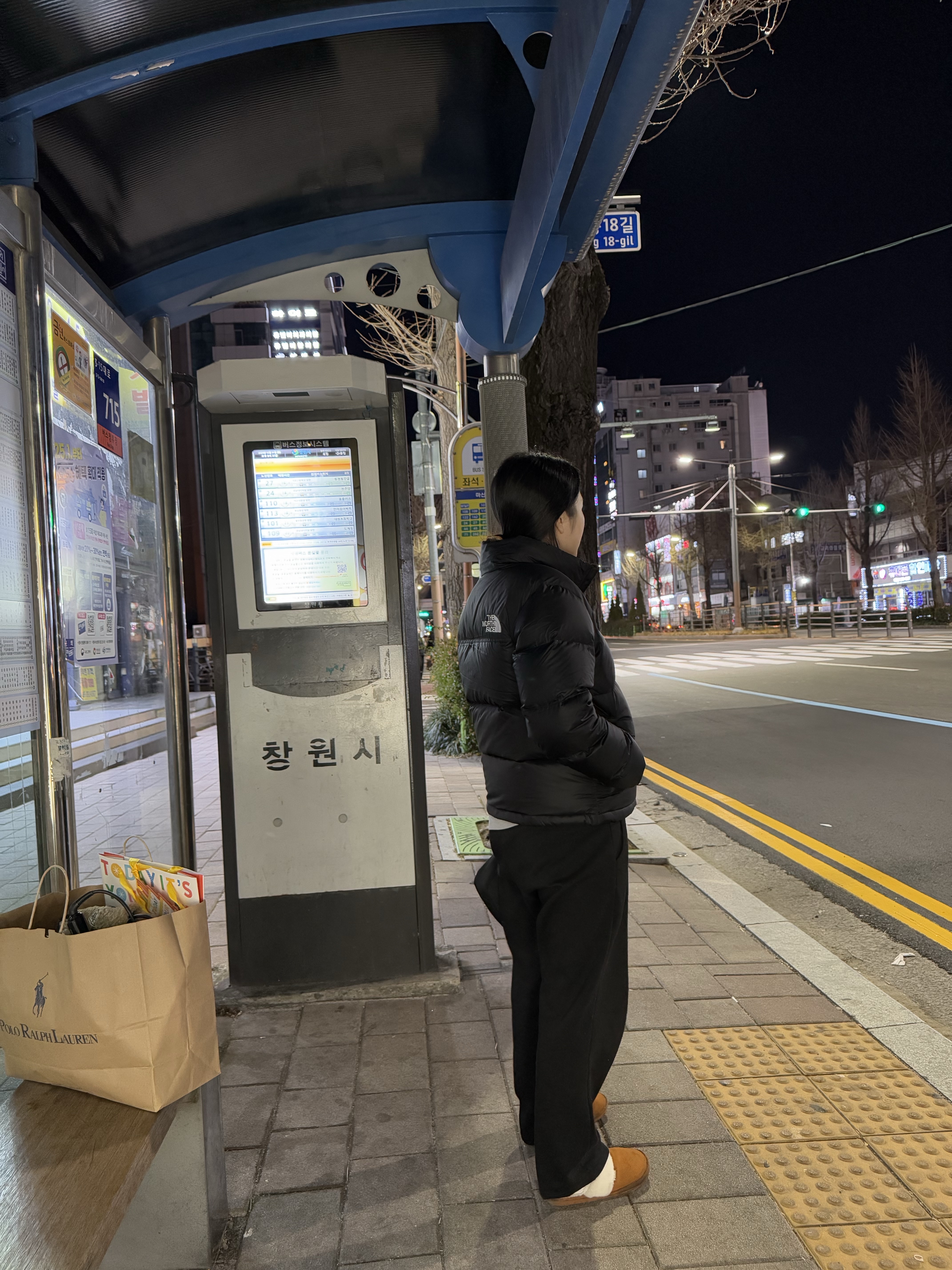 (W) The North Face 1996 Eco Nuptse Jacket Black 착용 스타일 - 2
