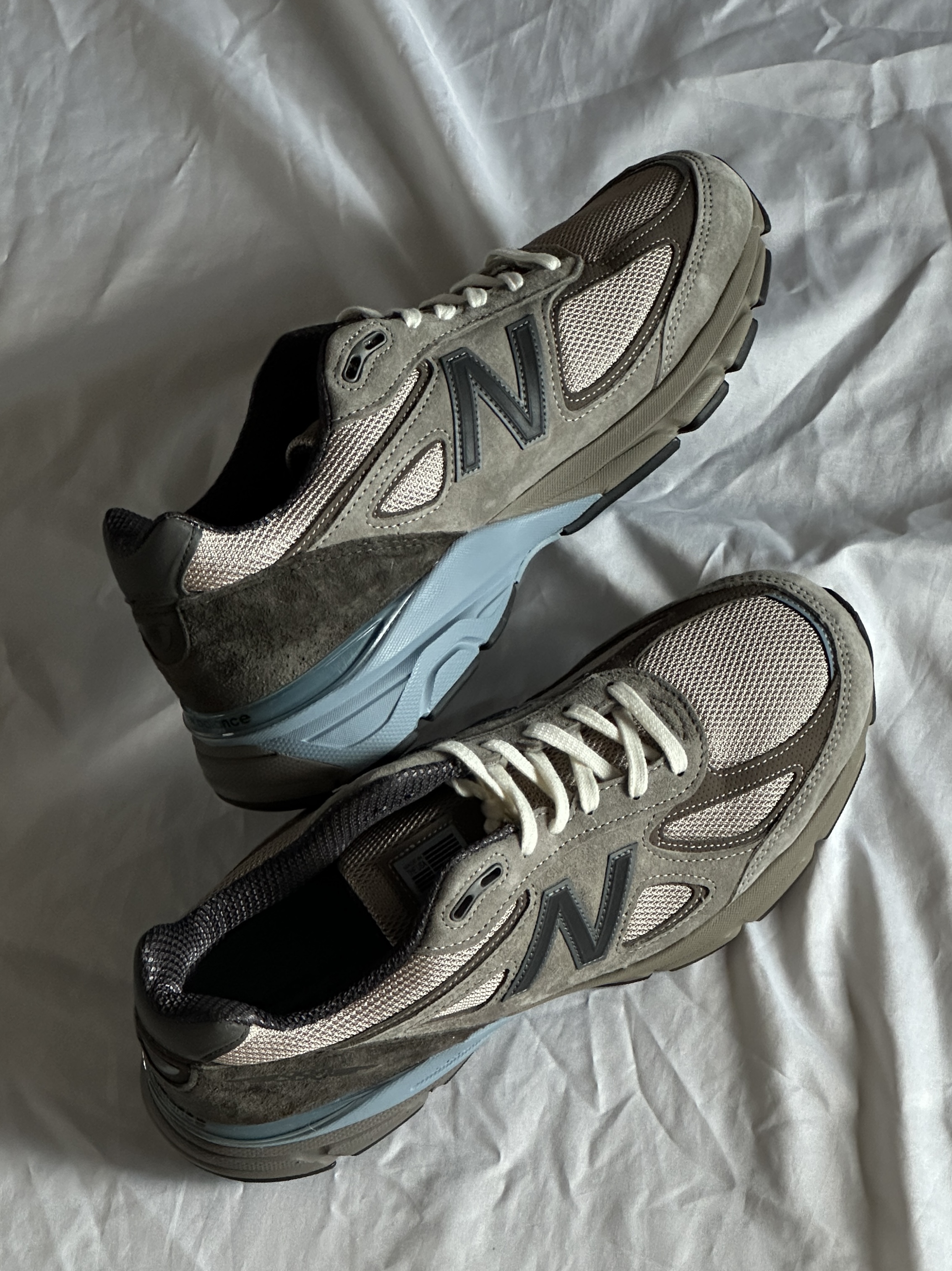 New Balance x Auralee 990v4 Made in USA London Fog 착용 스타일 - 5
